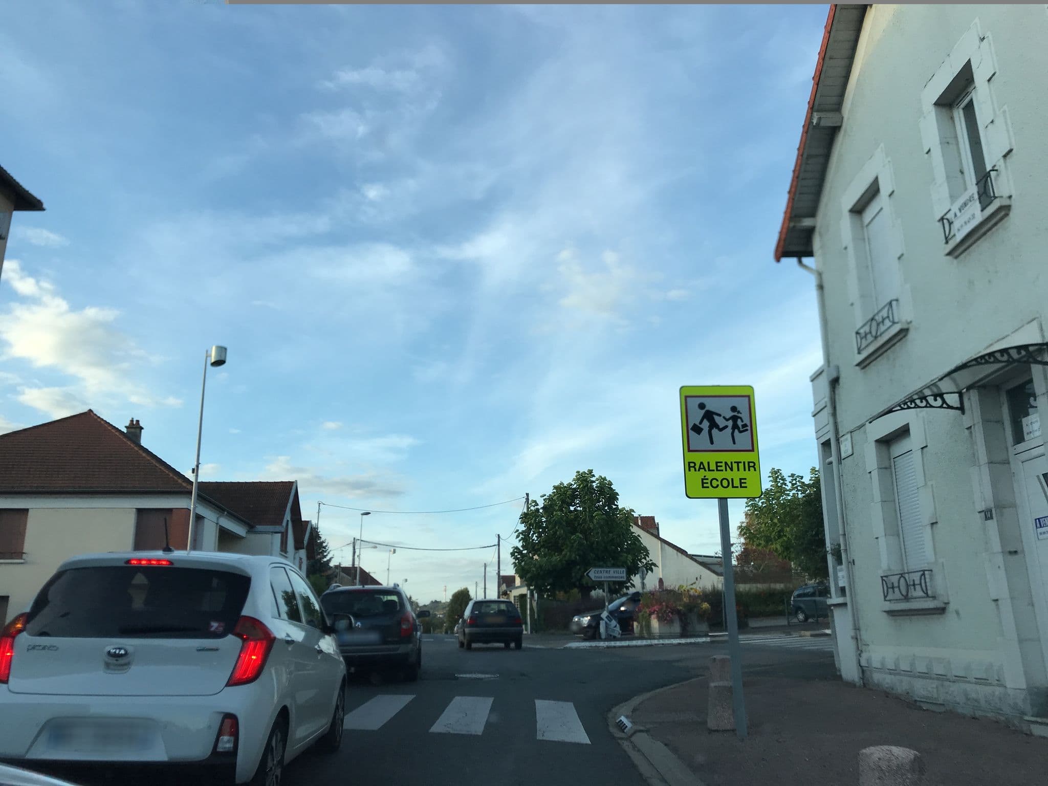 Street view near Nouvel Hôtel, Saint-Yorre — © fpm (CC BY-SA · Mapillary)