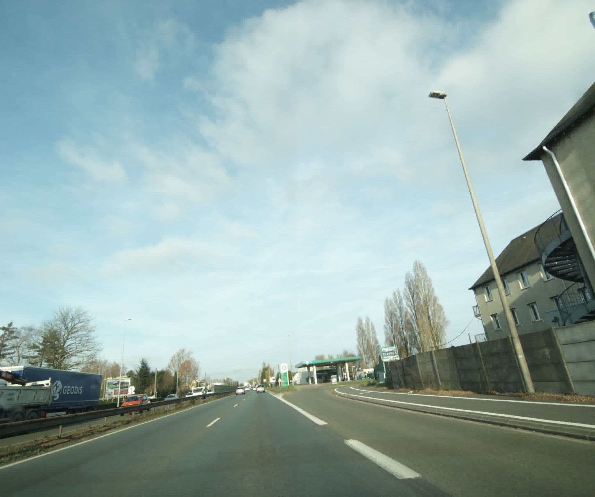 Street view near Résidence Orfea Trappes, Trappes — © sogefi (CC BY-SA · Mapillary)