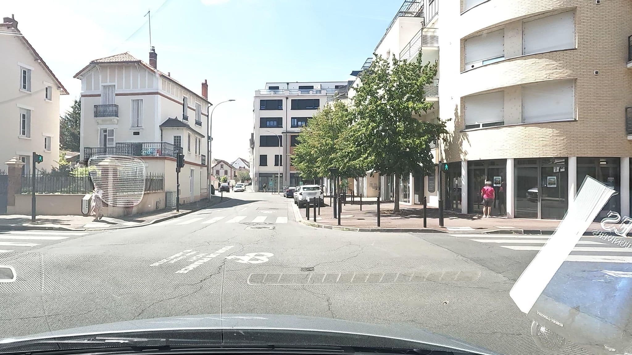 Street view near La Résidence Therm'Appart, Vichy — © vinisa (CC BY-SA · Mapillary)
