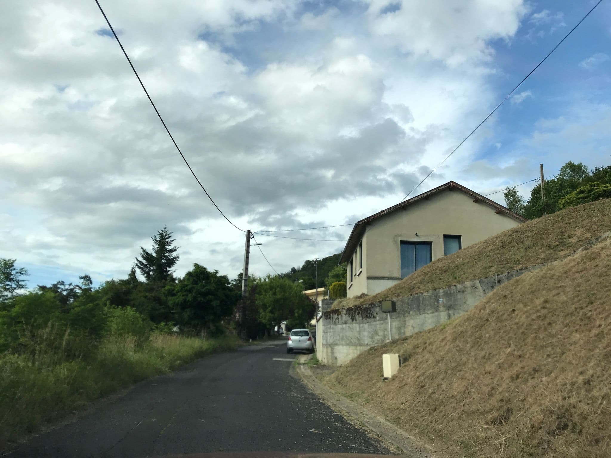 Street view near Villa Vue, Thiers — © fpm (CC BY-SA · Mapillary)