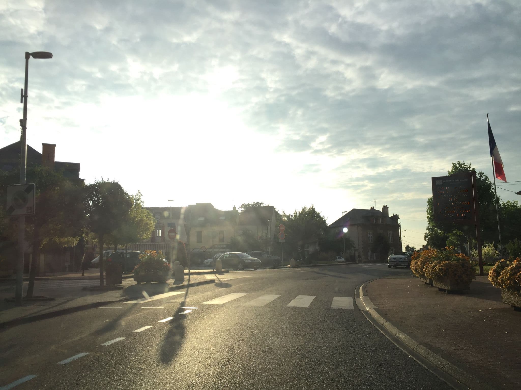Street view near Hôtel les Landiers, Varennes-sur-Allier — © zimmy (CC BY-SA · Mapillary)