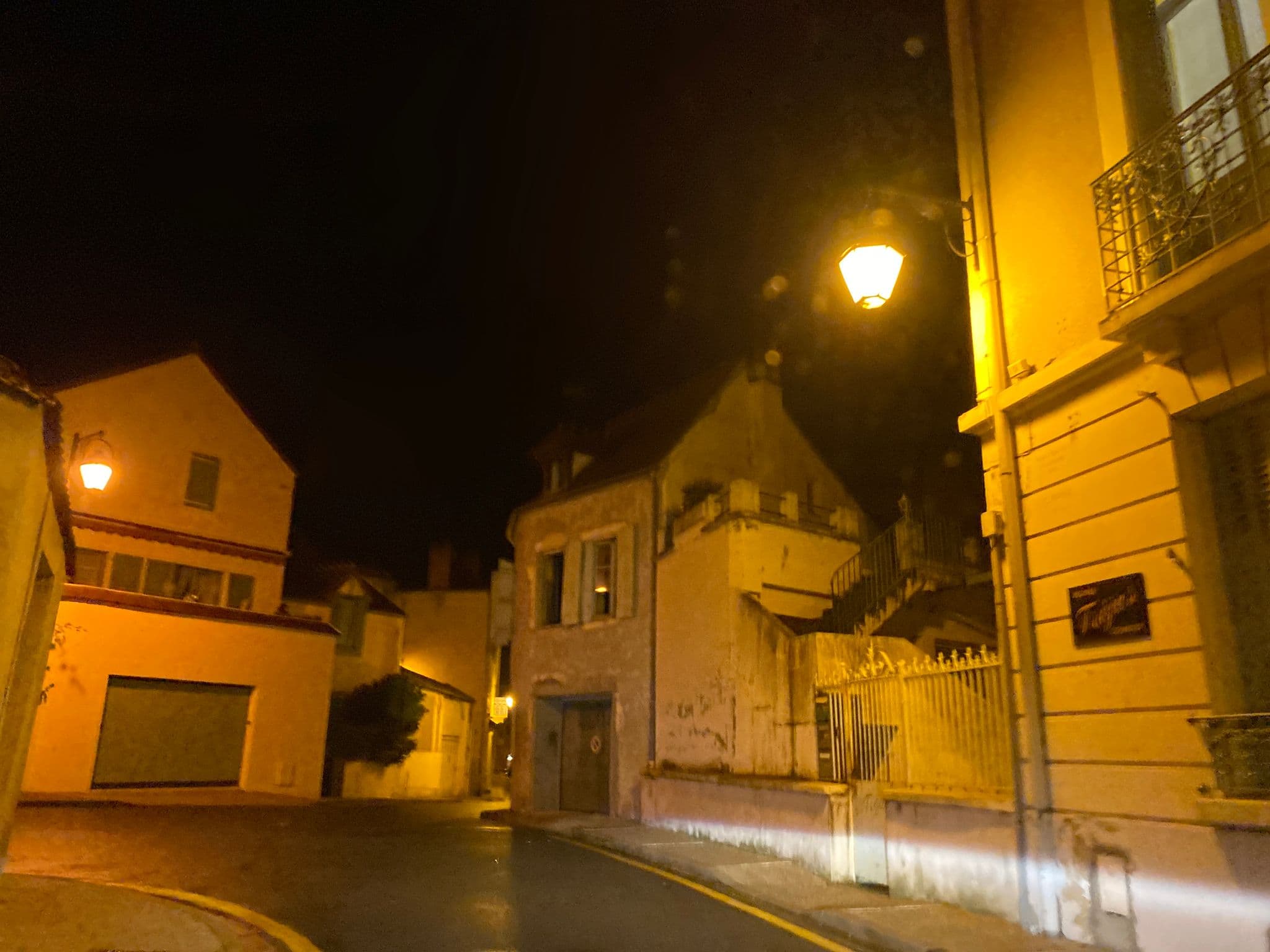 Street view near Residence de Frejus, Vichy — © fpm (CC BY-SA · Mapillary)