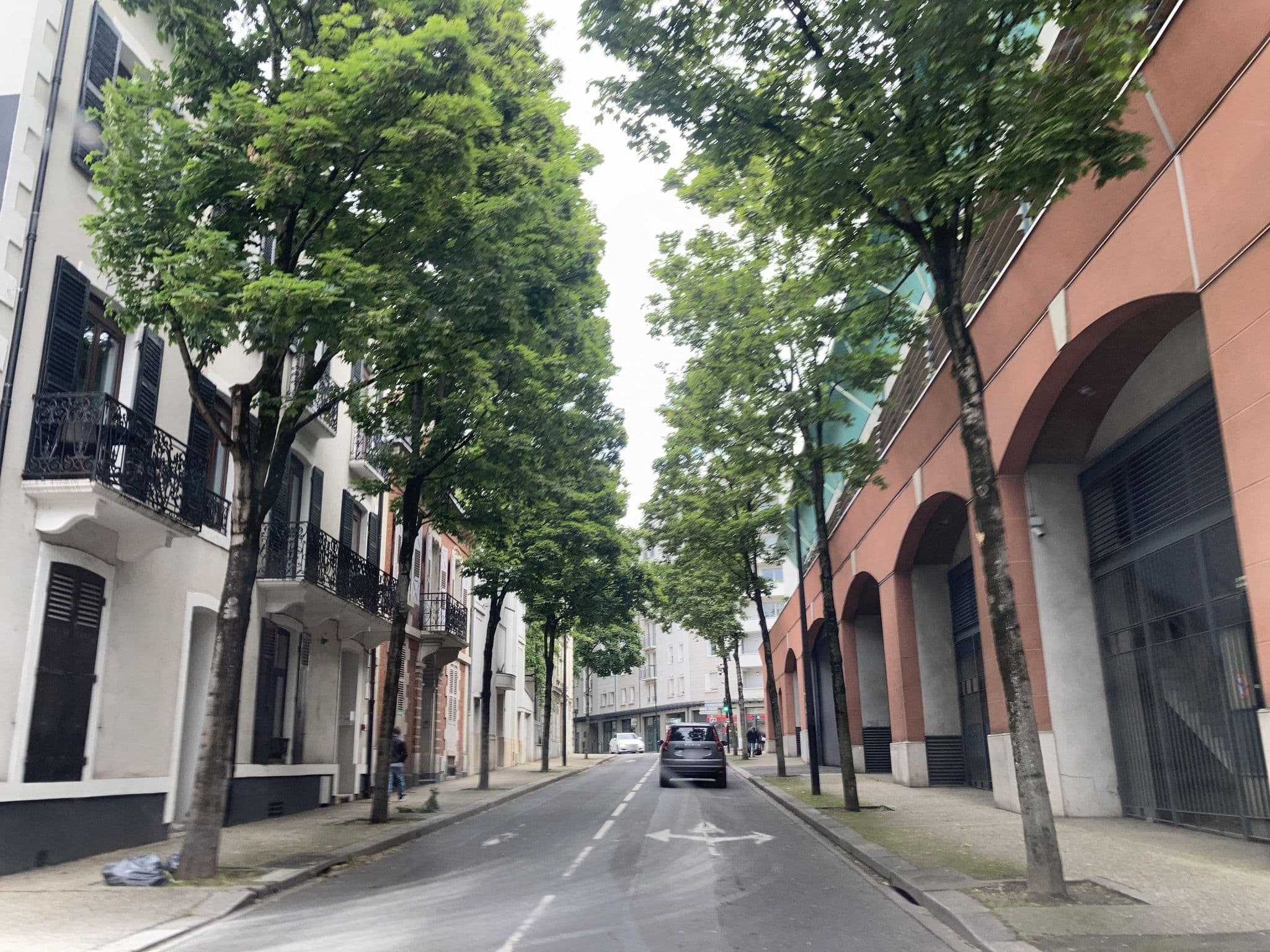 Street view near Résidence Victoria, Vichy — © tasmaniadevil (CC BY-SA · Mapillary)