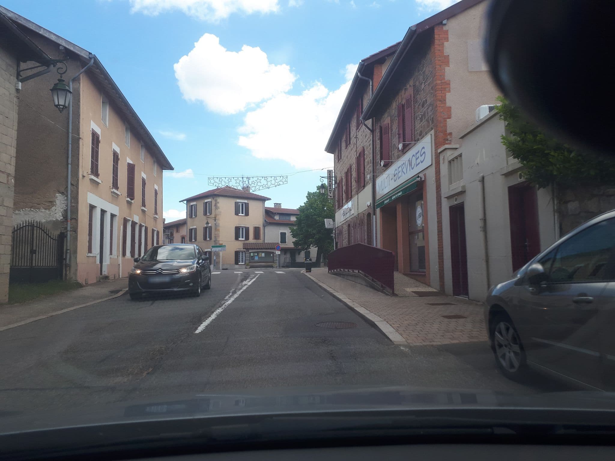 Street view near L'Escale Halloaise, Haute-Rivoire — © quicky (CC BY-SA · Mapillary)