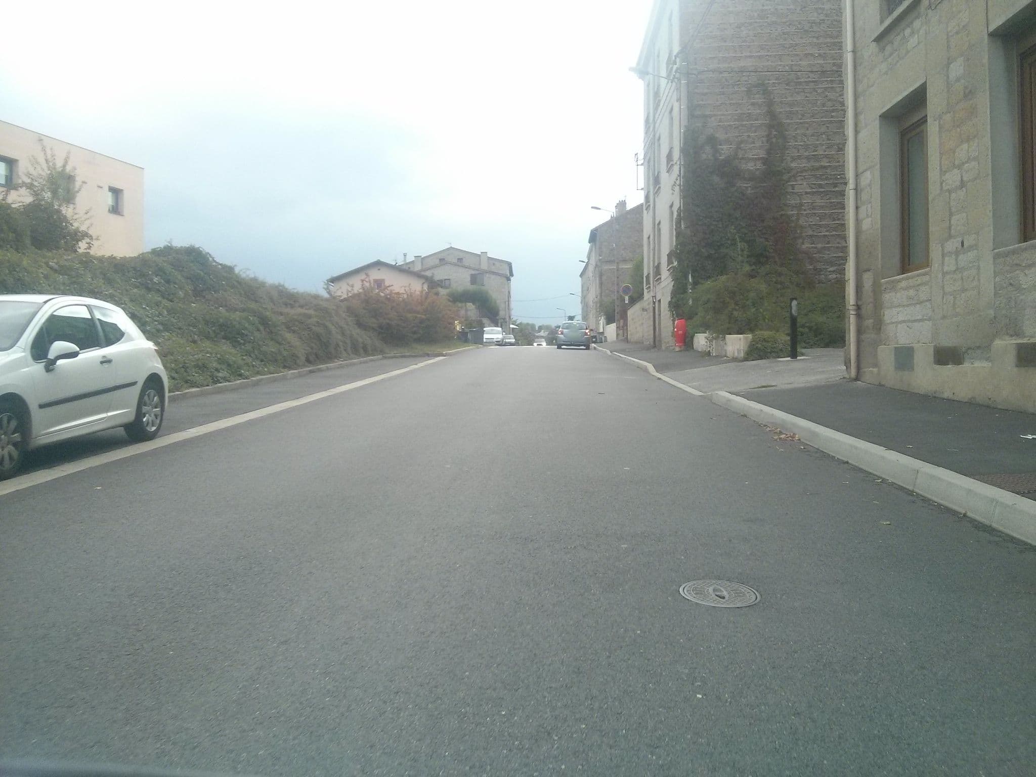 Street view near Ibis budget Saint-Étienne stade, Saint-Étienne — © remonet (CC BY-SA · Mapillary)