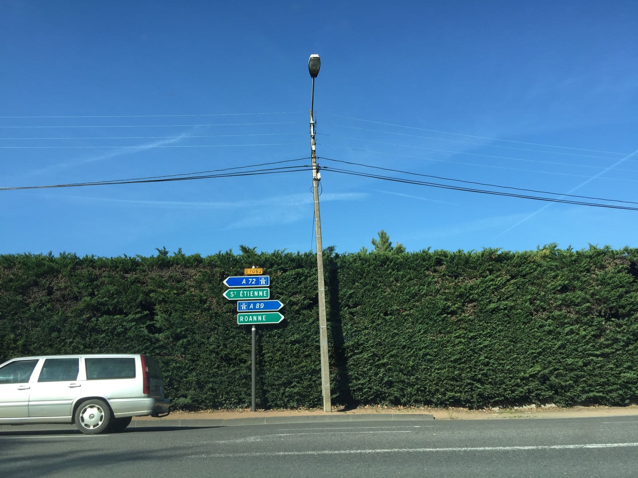 Street view near Hotel Astree, Feurs — © geraldchatagnon (CC BY-SA · Mapillary)