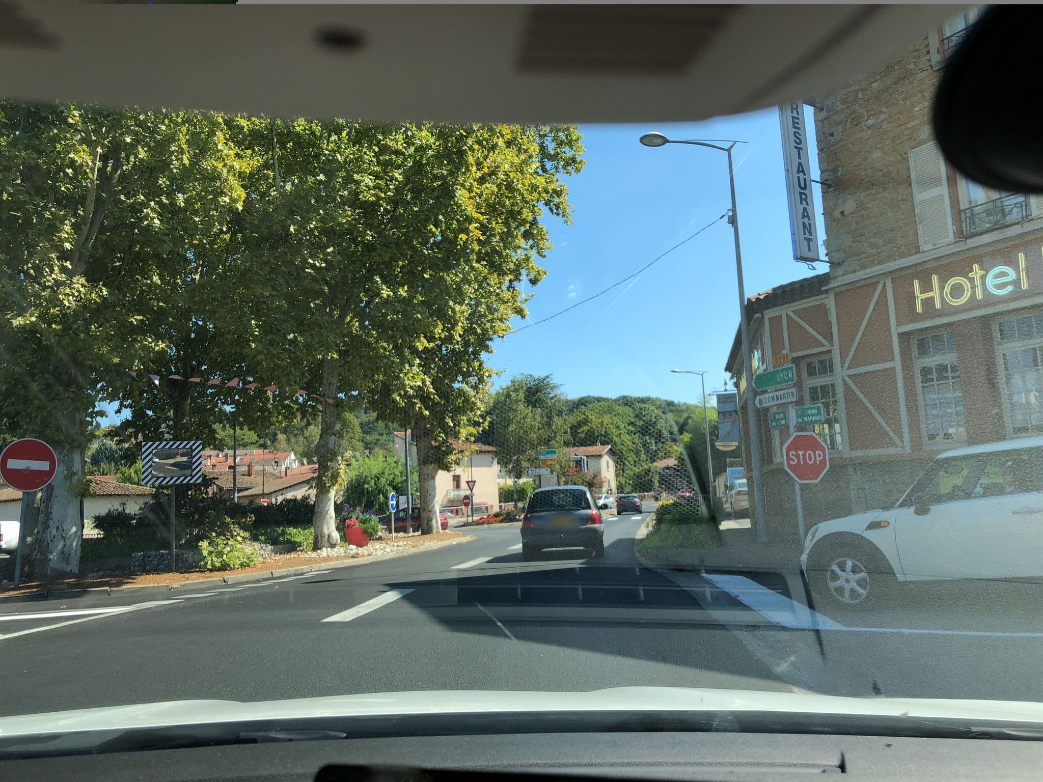 Street view near Massey, Lozanne — © djibblondey (CC BY-SA · Mapillary)