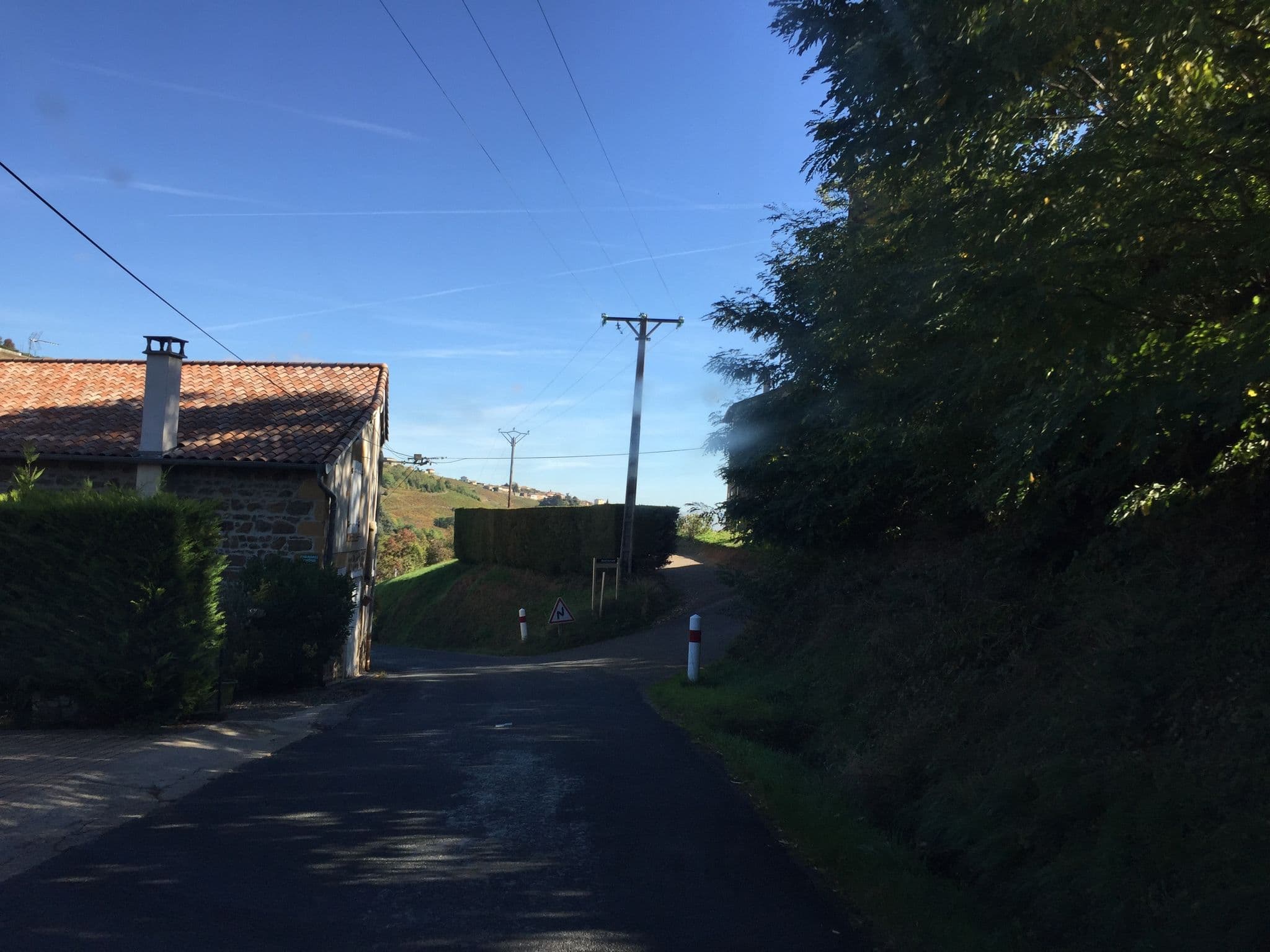 Street view near picorettes, Le Perréon — © thepriben (CC BY-SA · Mapillary)