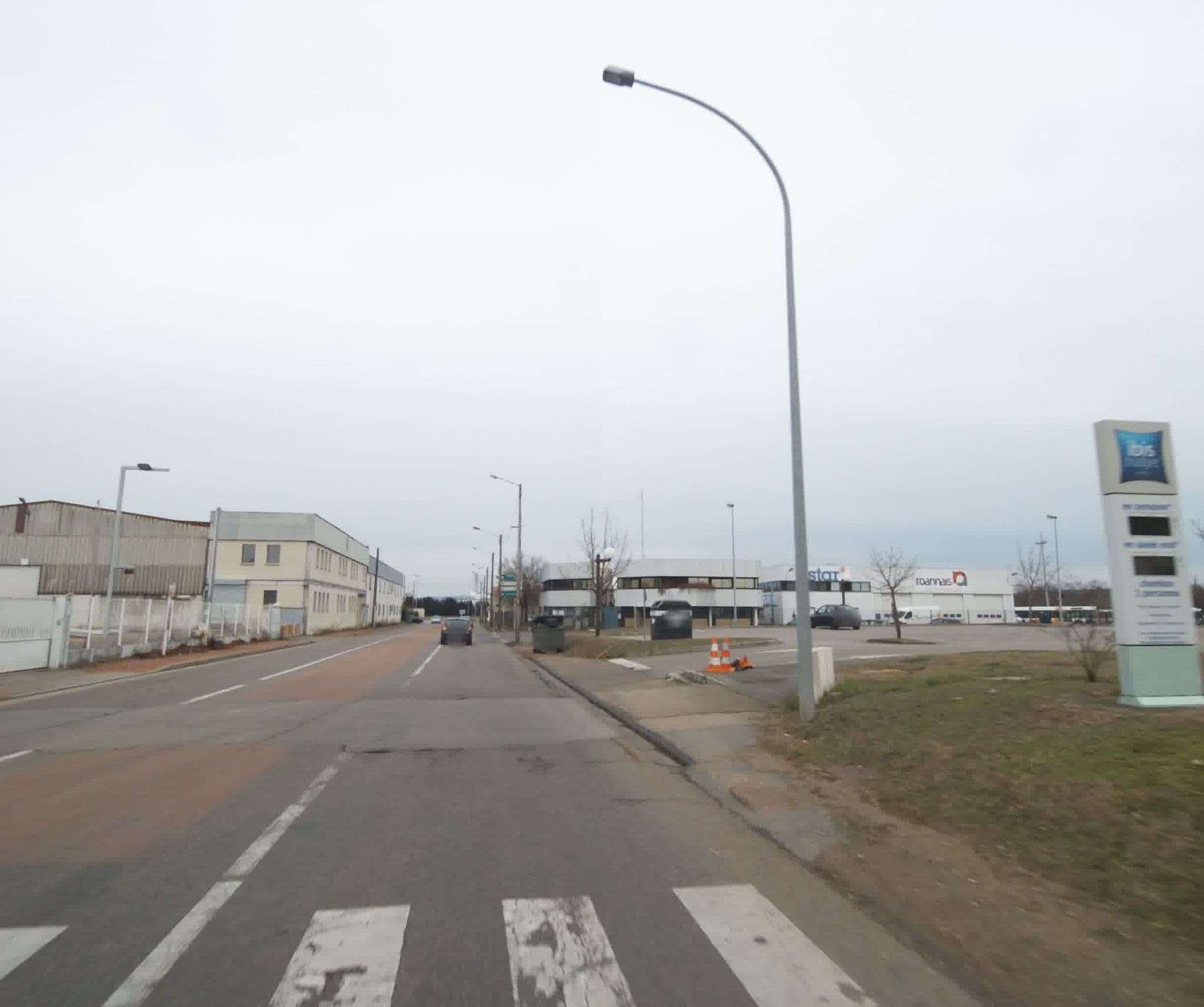 Street view near Etap Hôtel Roanne, Roanne — © sogefi (CC BY-SA · Mapillary)