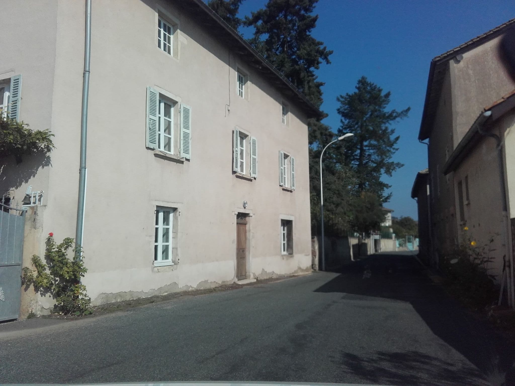 Street view near Salus Olivier, Fleurie — © alexcorioze (CC BY-SA · Mapillary)