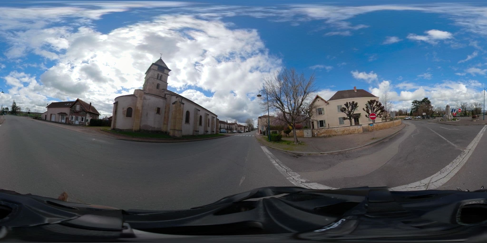 Street view near Gîte Esprit de Famille, Briennon — © capmoustache (CC BY-SA · Mapillary)