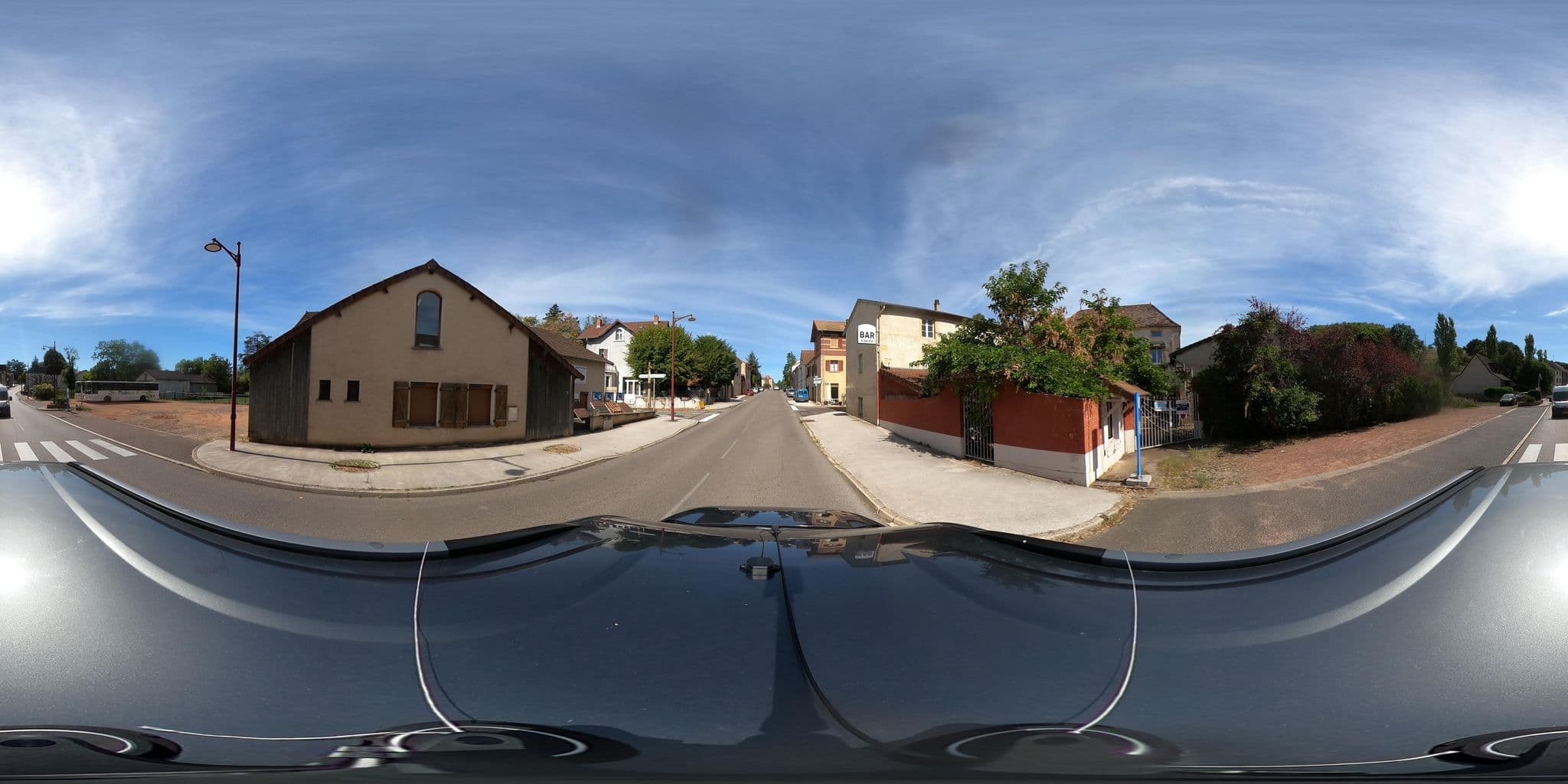 Street view near Hôtel du Lion d'or, Briennon — © eric_s (CC BY-SA · Mapillary)