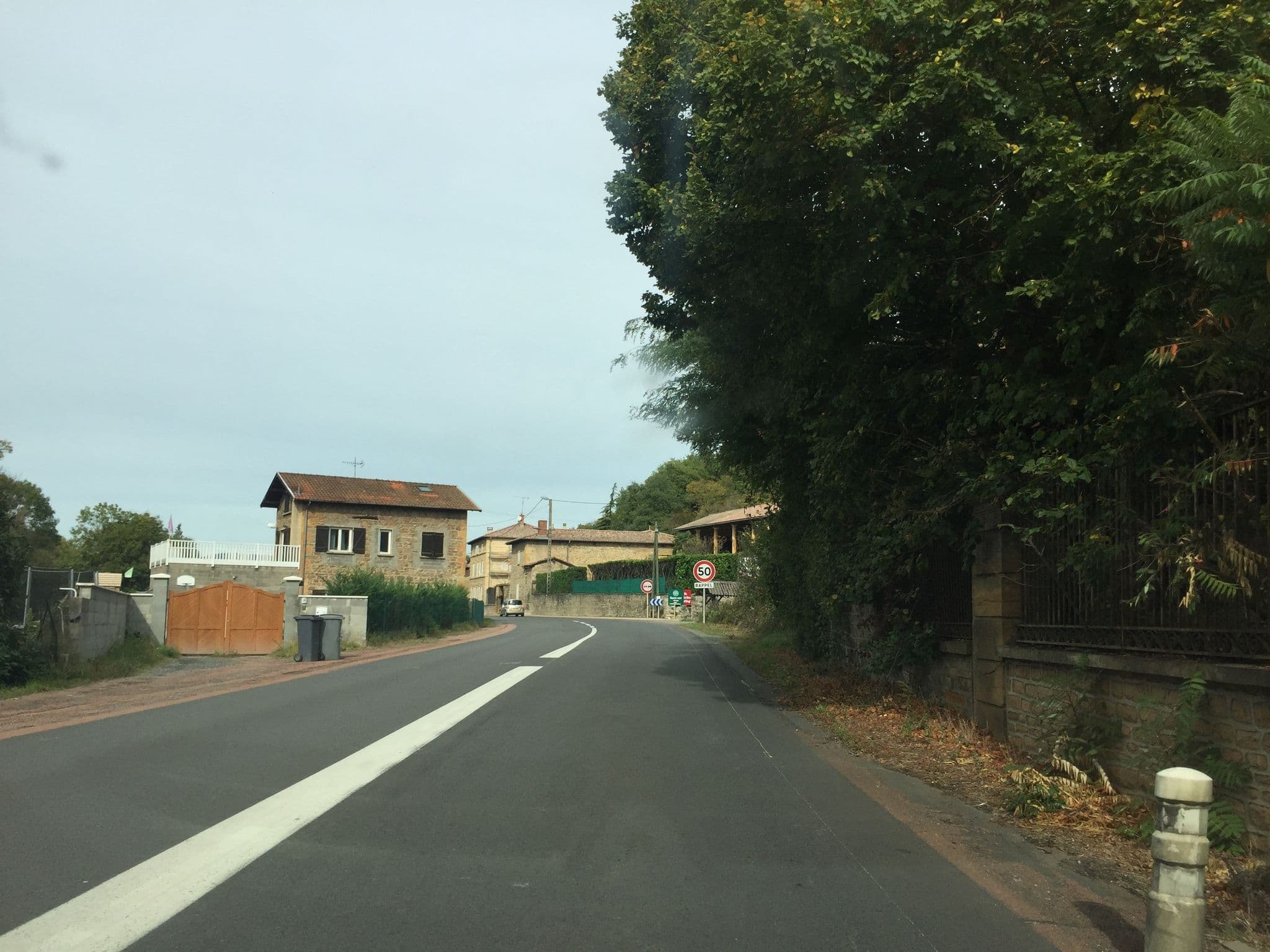Street view near Sweet Uni'vert Jacuzzi, Le Bois-d'Oingt — © thepriben (CC BY-SA · Mapillary)