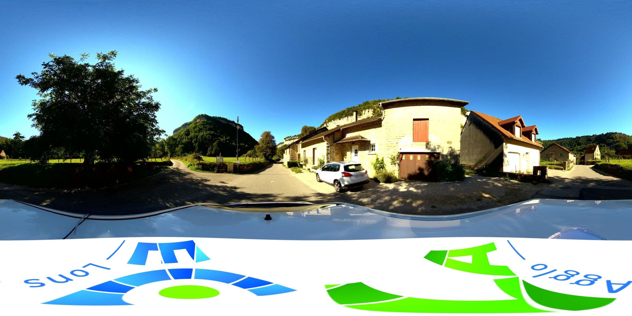 Street view near Gîte des Grottes, Perrigny — © mnicolas (CC BY-SA · Mapillary)