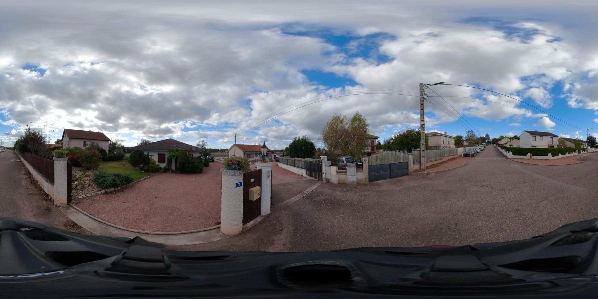 Street view near Le Chantemerle, Briennon — © capmoustache (CC BY-SA · Mapillary)