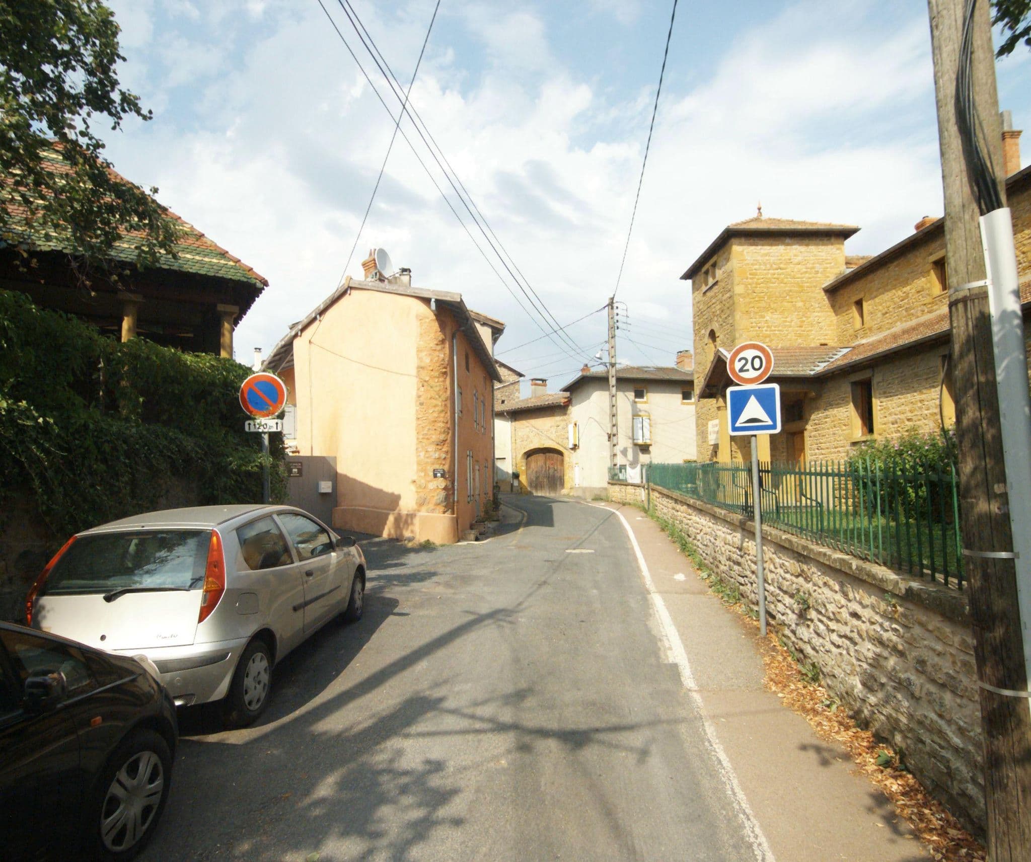 Street view near Le Kaolin, Bully — © sigccpa (CC BY-SA · Mapillary)