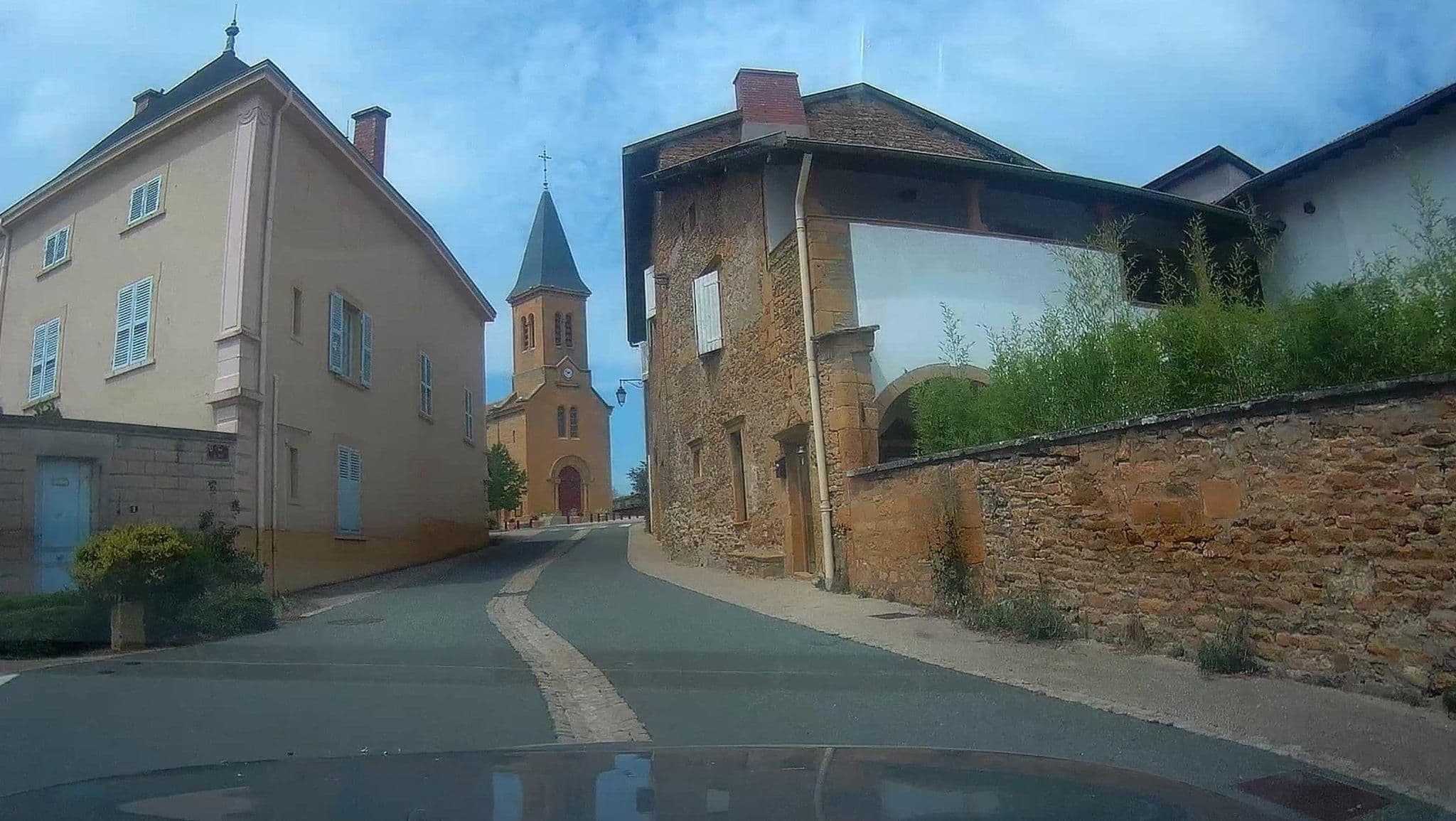 Street view near Le Chateau De Moiré, Theizé — © micmin1972 (CC BY-SA · Mapillary)