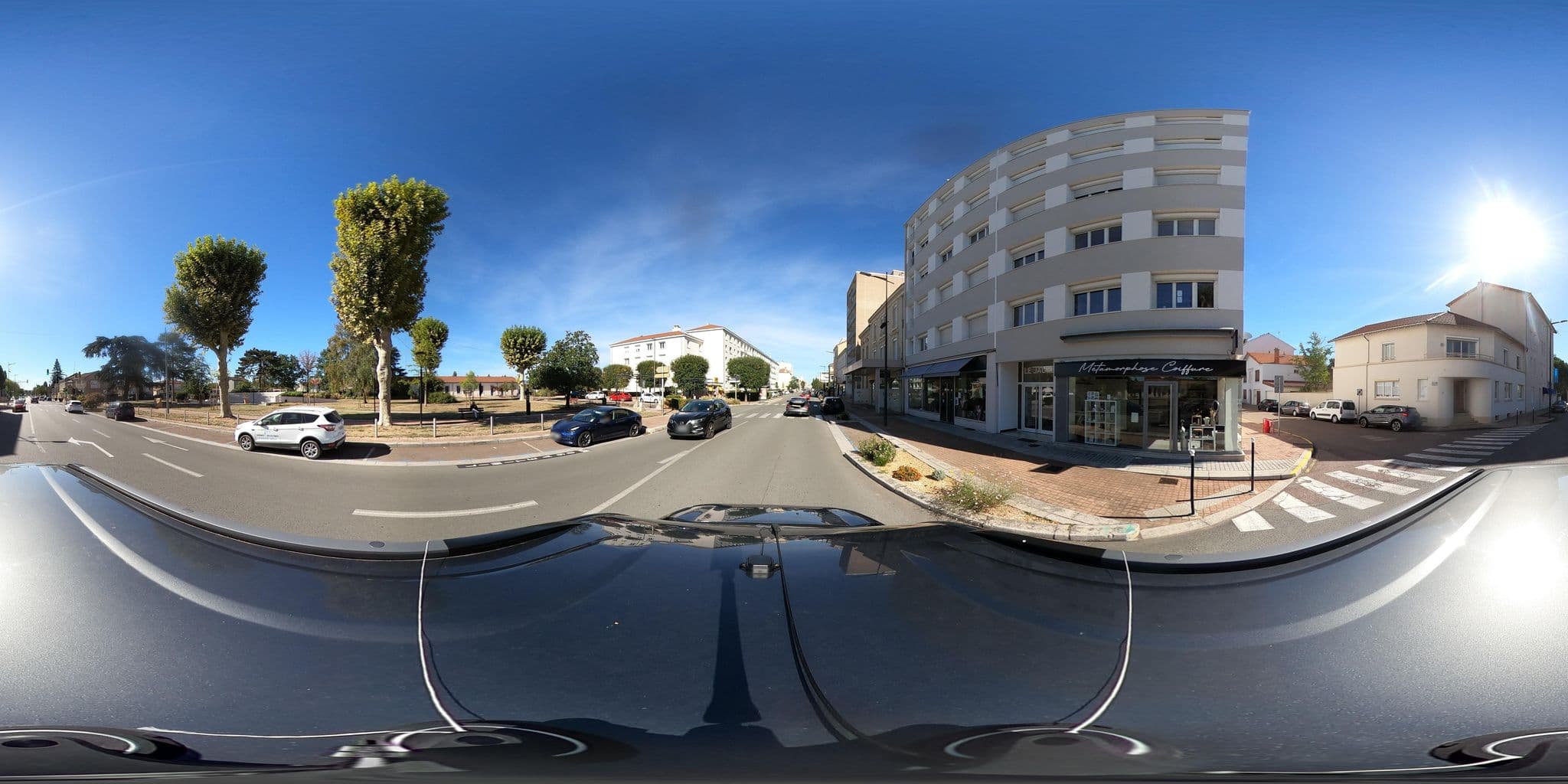 Street view near Hotel Des Lys, Le Coteau — © eric_s (CC BY-SA · Mapillary)