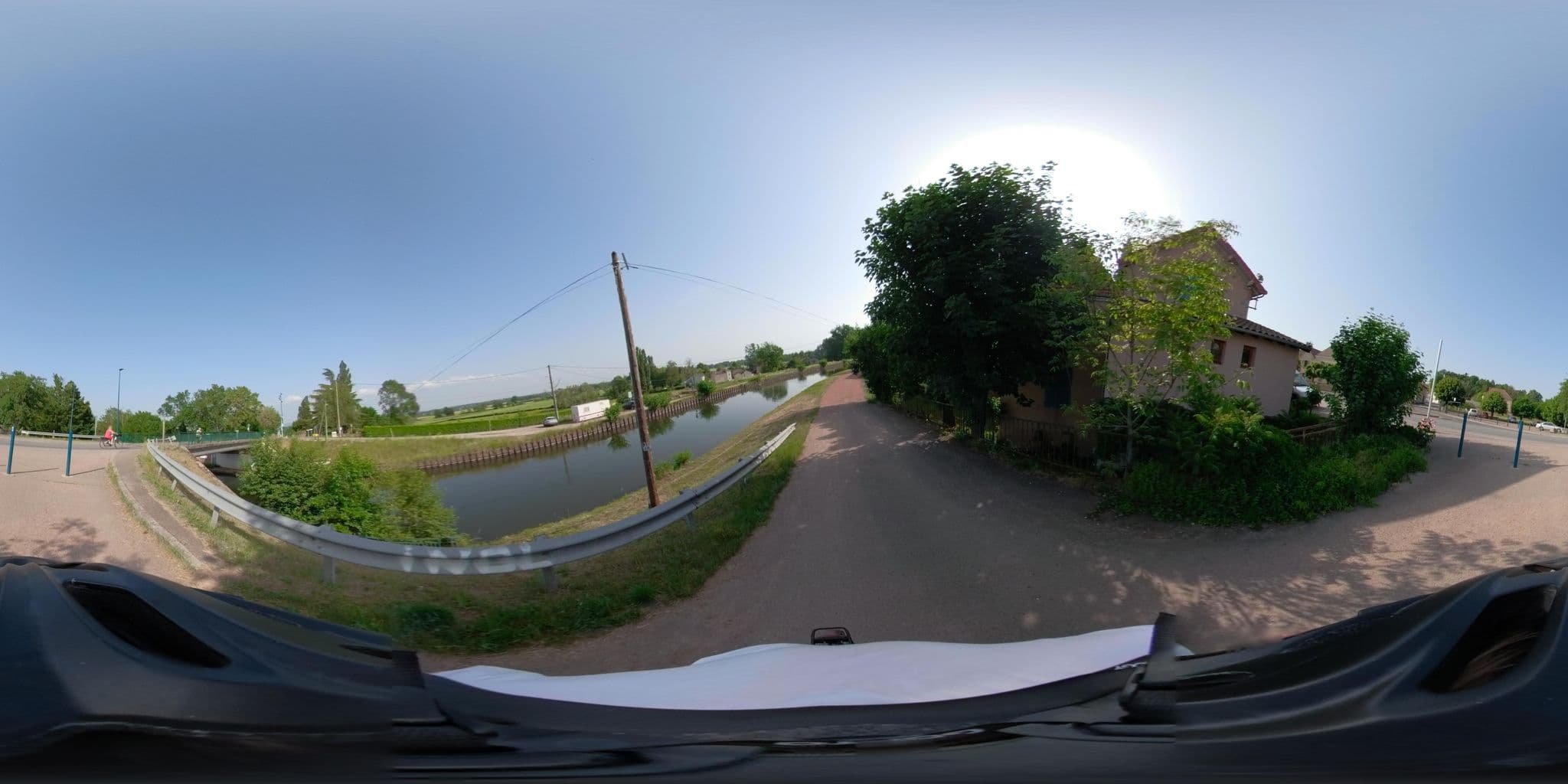 Street view near Le Pont des Anoures, Briennon — © capmoustache (CC BY-SA · Mapillary)