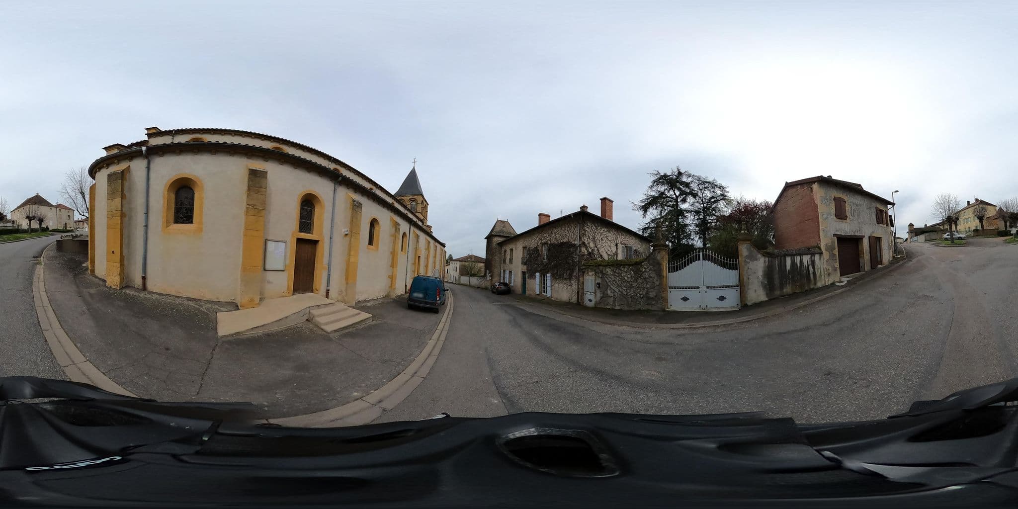 Street view near Fenêtre sur Loire, Marcigny — © capmoustache (CC BY-SA · Mapillary)