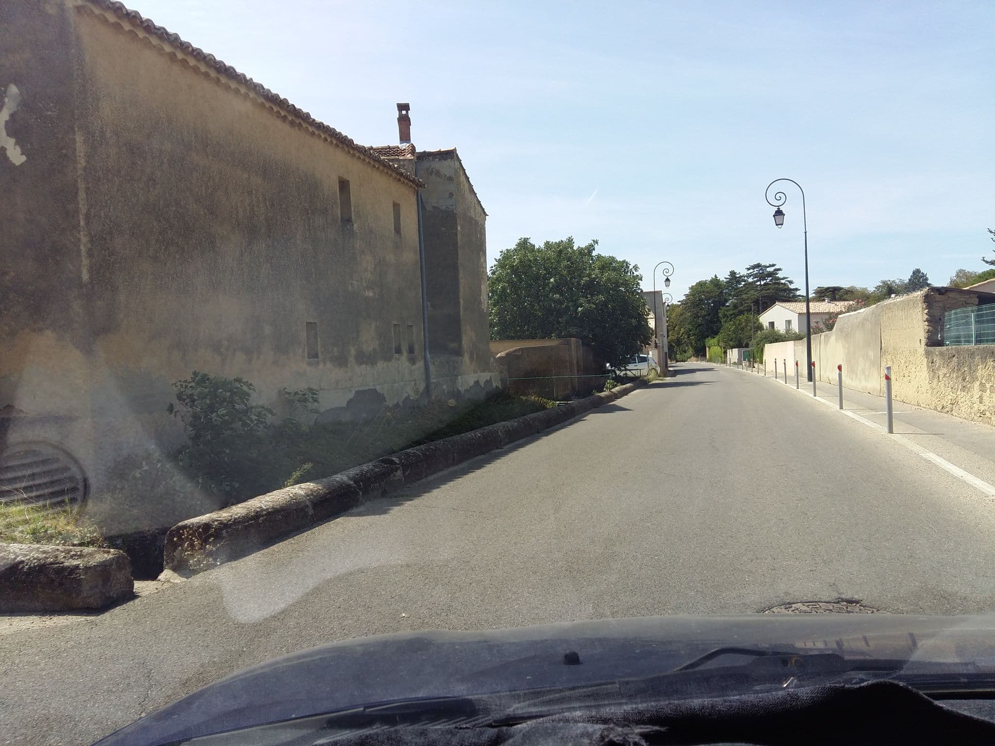 Street view near La Rigolle, Camaret-sur-Aigues — © zimmy (CC BY-SA · Mapillary)