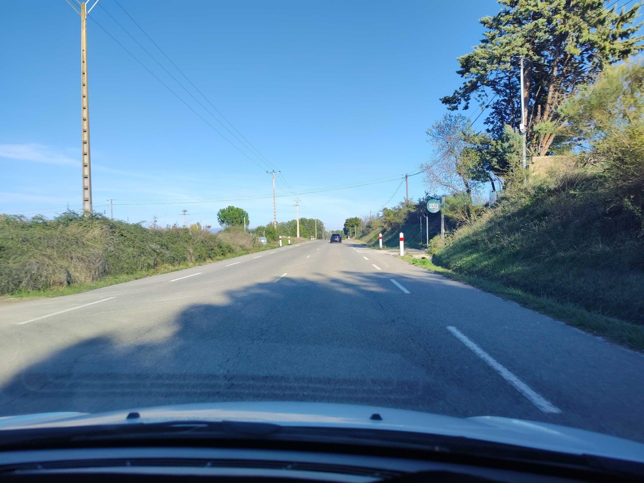 Street view near Hôtel la Bastide St Bach, Suze-la-Rousse — © zimmy (CC BY-SA · Mapillary)