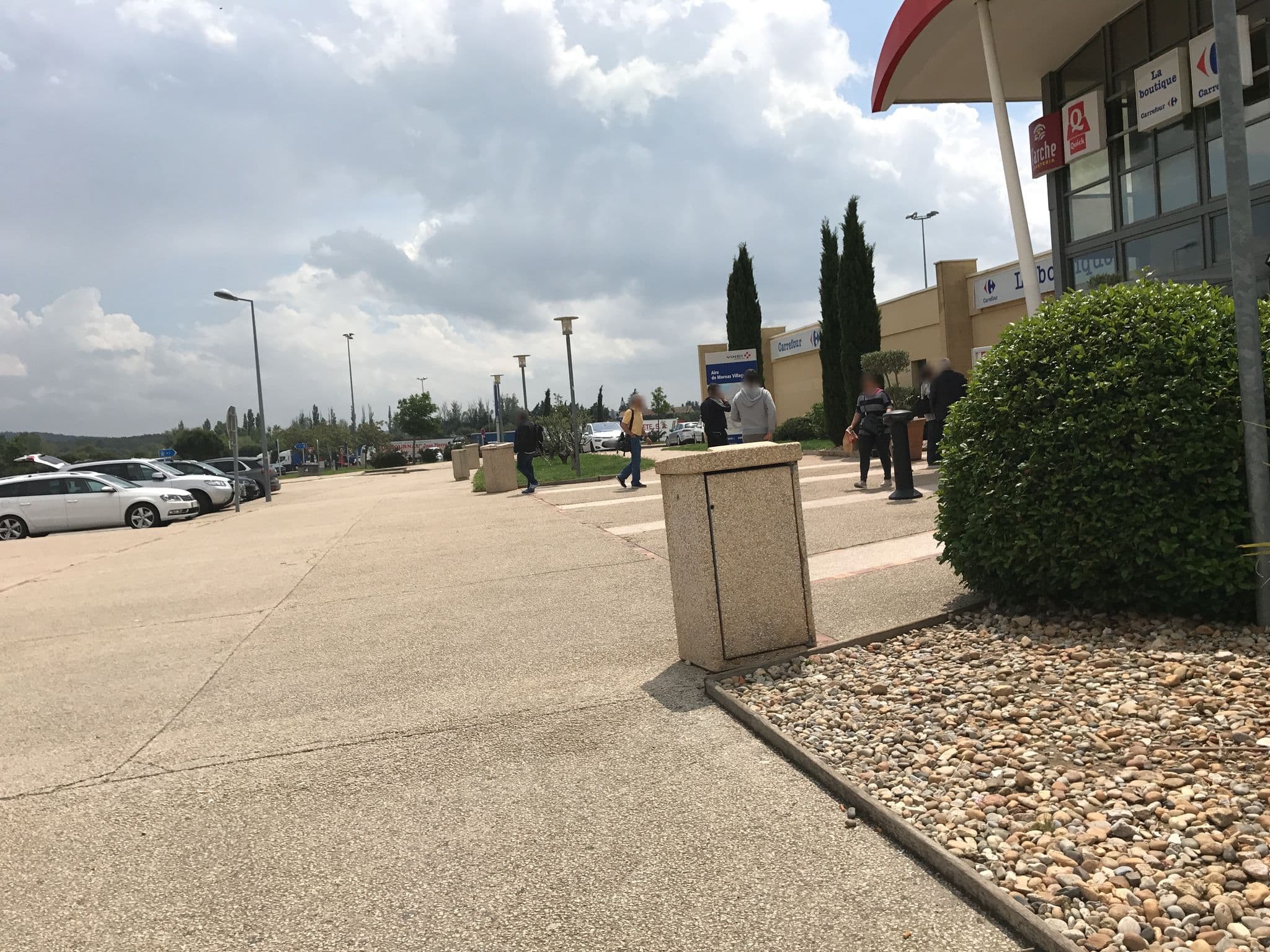 Street view near Mas De La Tournillone, Mornas — © thepriben (CC BY-SA · Mapillary)