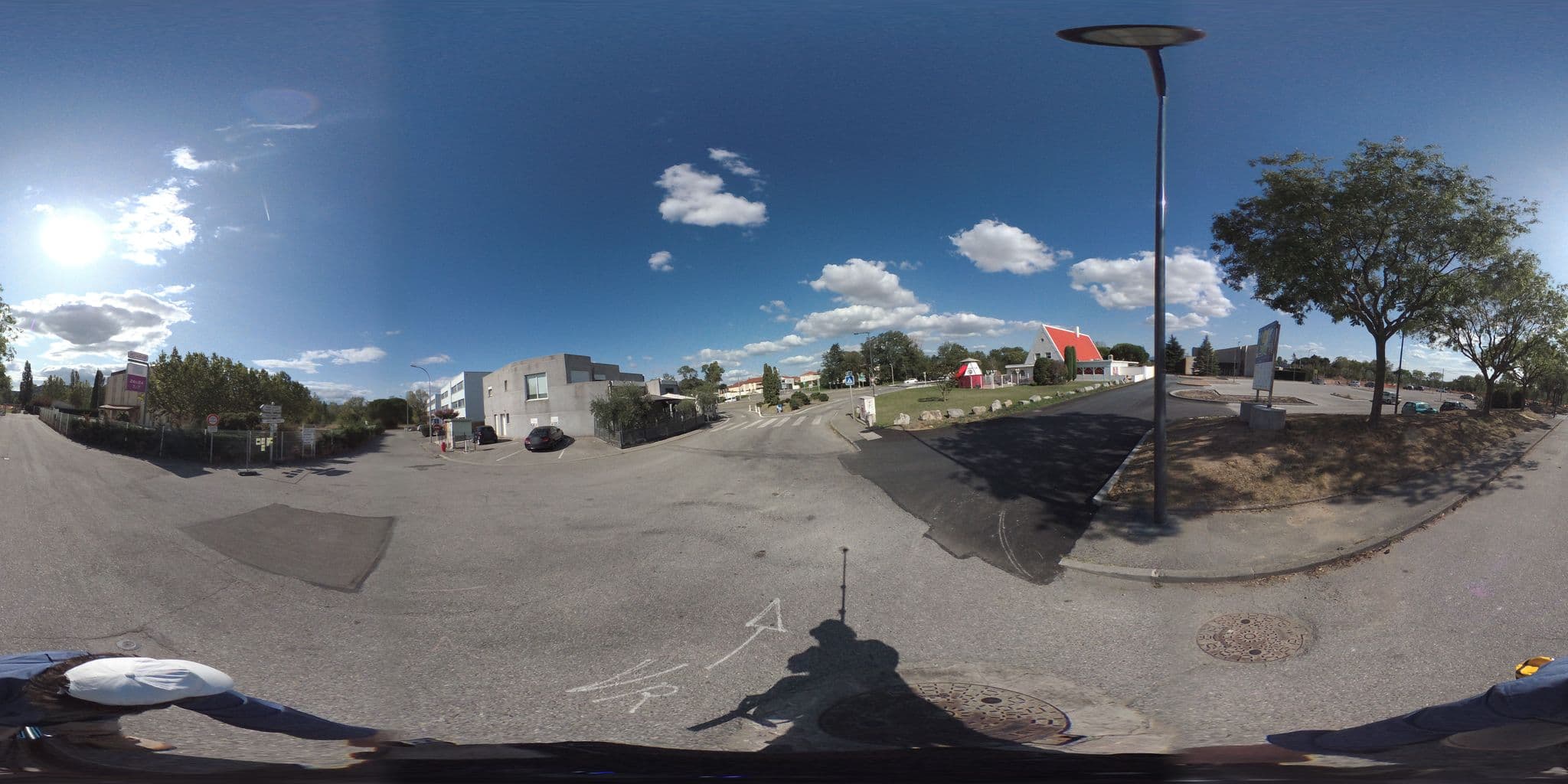 Street view near Akena best inn, Bourg-lès-Valence — © geovelo (CC BY-SA · Mapillary)