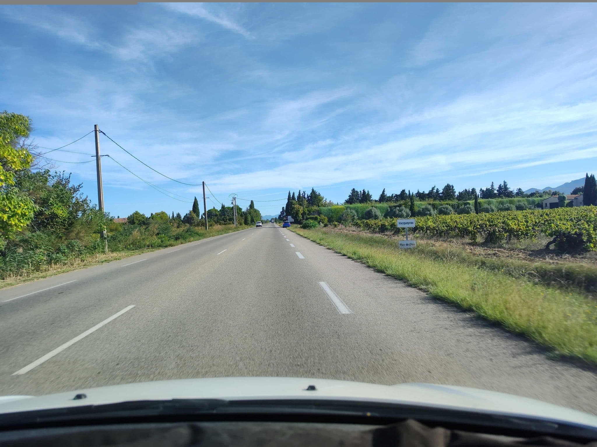 Street view near Le Mas des Kiwis, Violès — © zimmy (CC BY-SA · Mapillary)