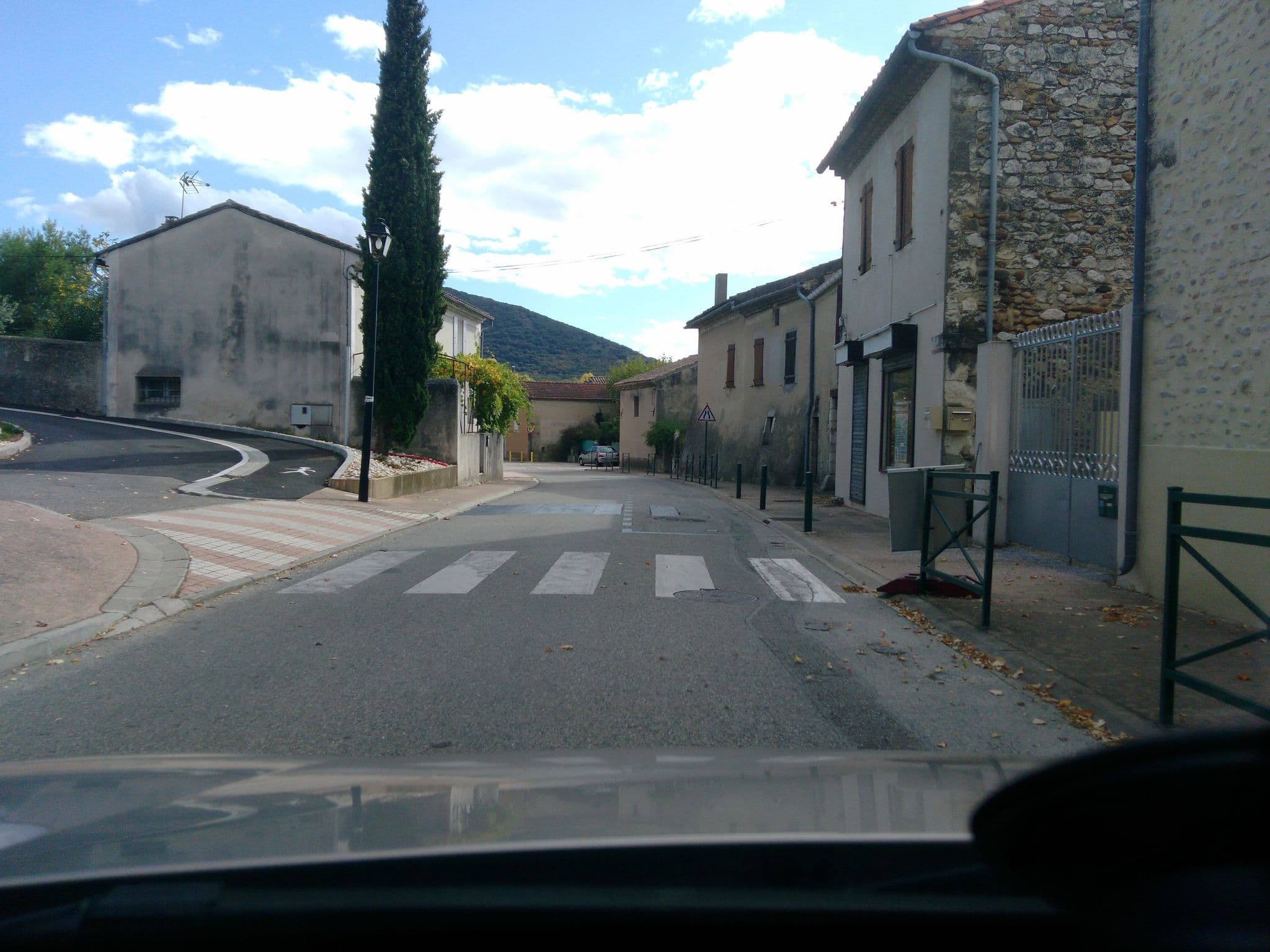 Street view near Domaine du Colombier, Malataverne — © hedaide (CC BY-SA · Mapillary)
