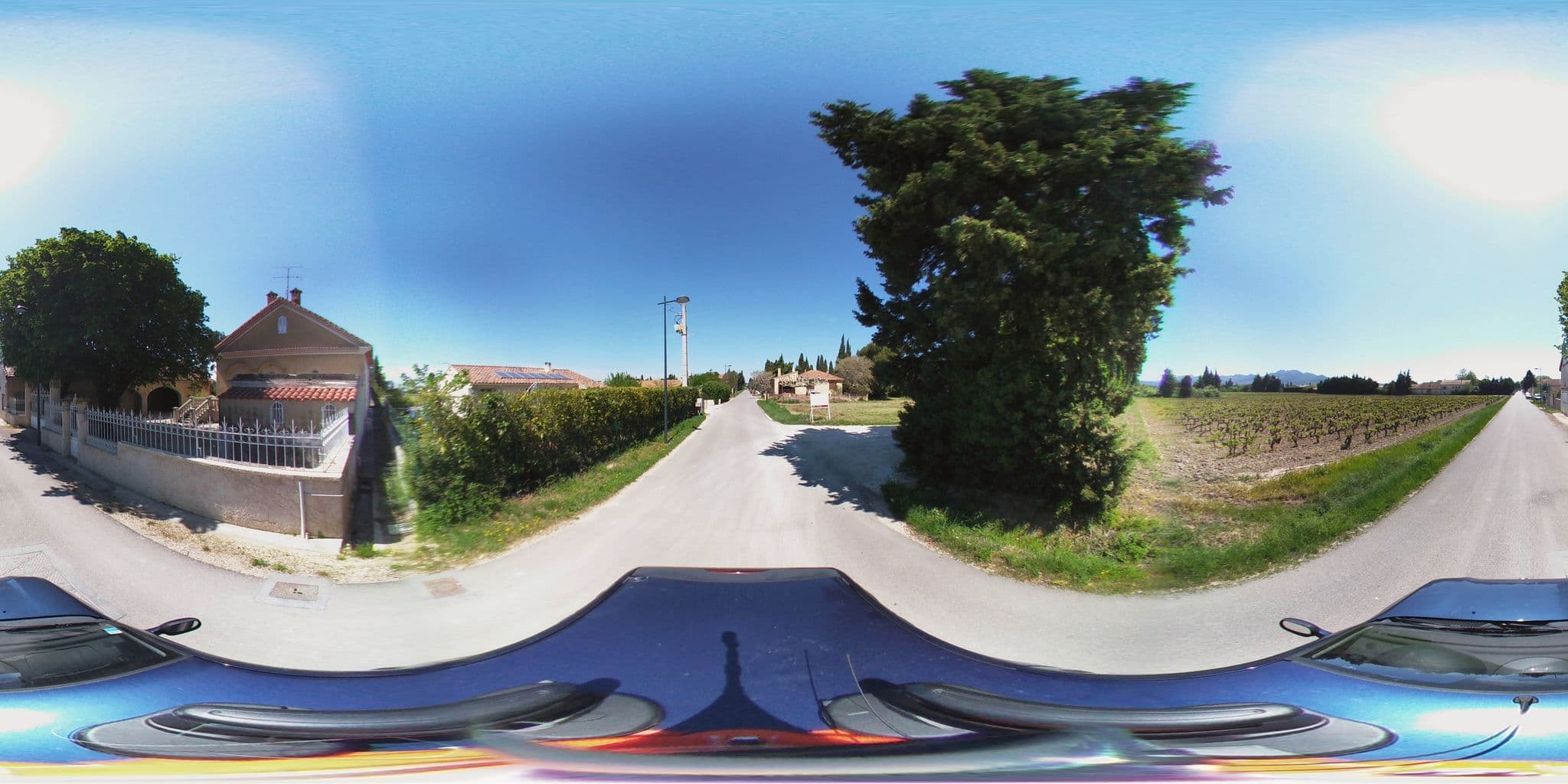 Street view near Le Clos Vitis, Violès — © cabinetcourbi (CC BY-SA · Mapillary)