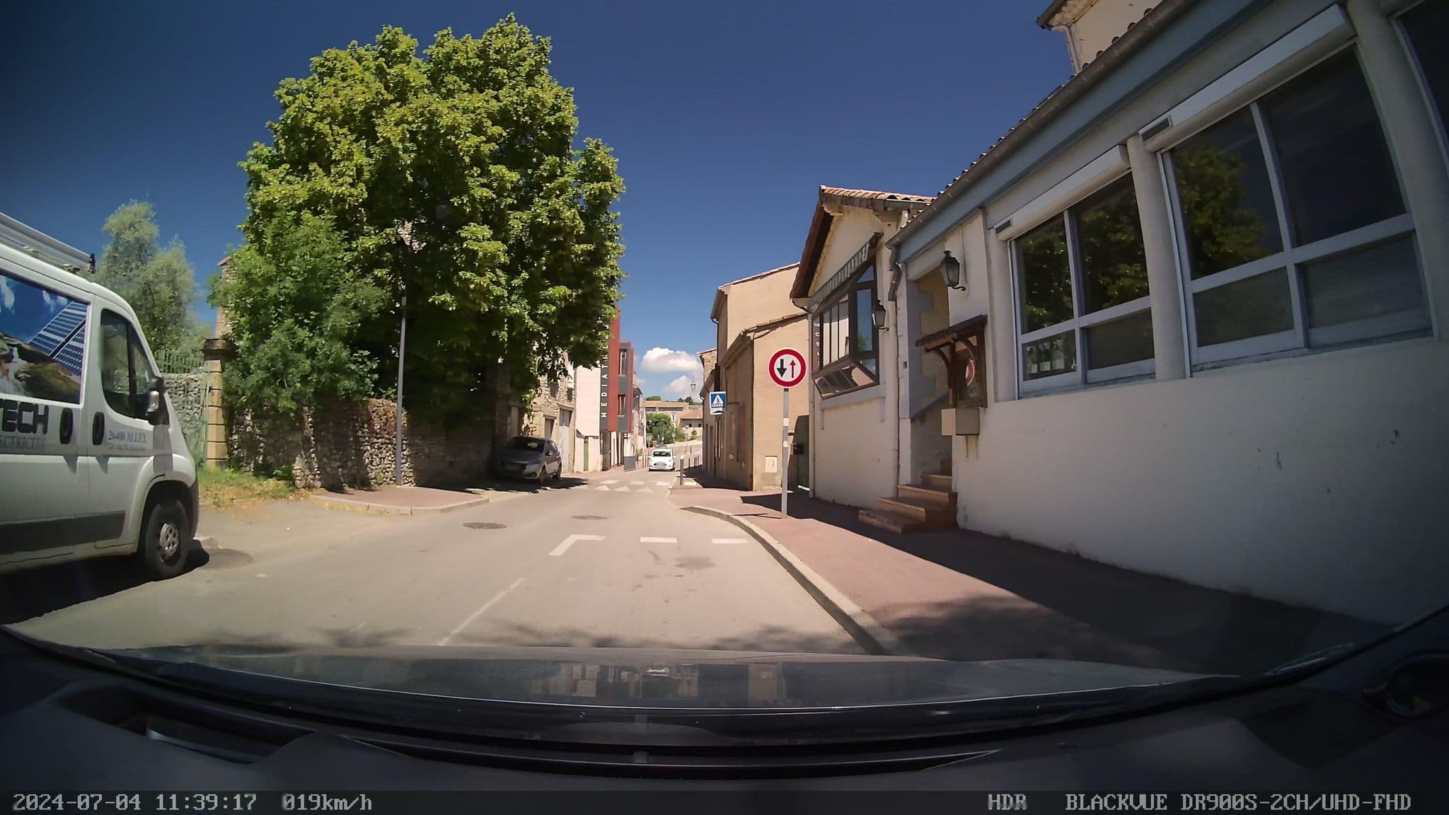 Street view near La Villa d'Aouste, Aouste-sur-Sye — © madel (CC BY-SA · Mapillary)