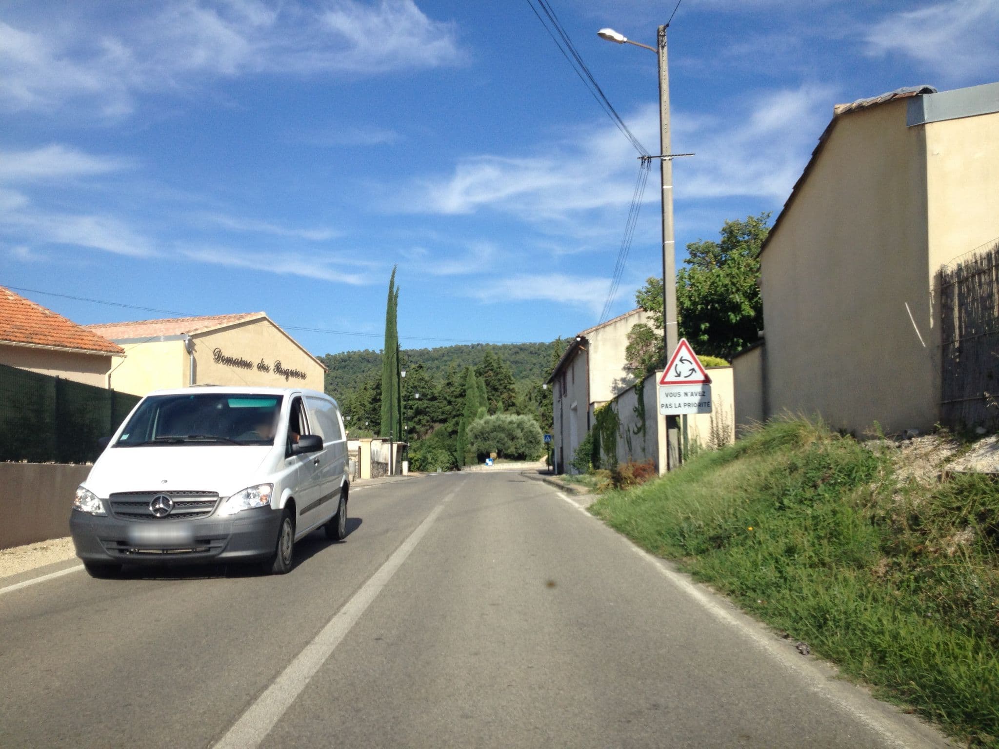 Street view near La Bastide des Oliviers, Sablet — © zimmy (CC BY-SA · Mapillary)