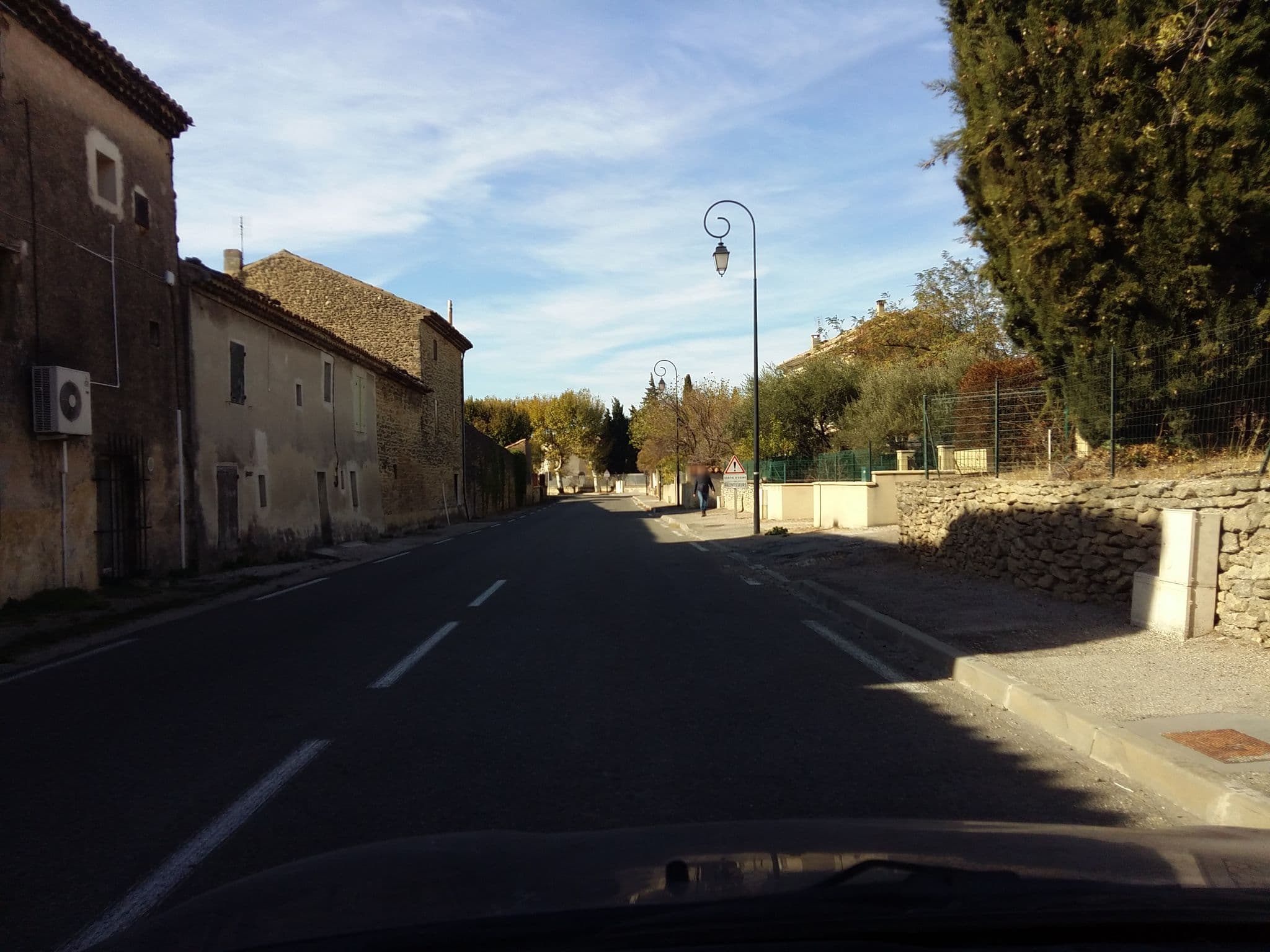 Street view near Le Pré du Moulin, Sérignan-du-Comtat — © zimmy (CC BY-SA · Mapillary)