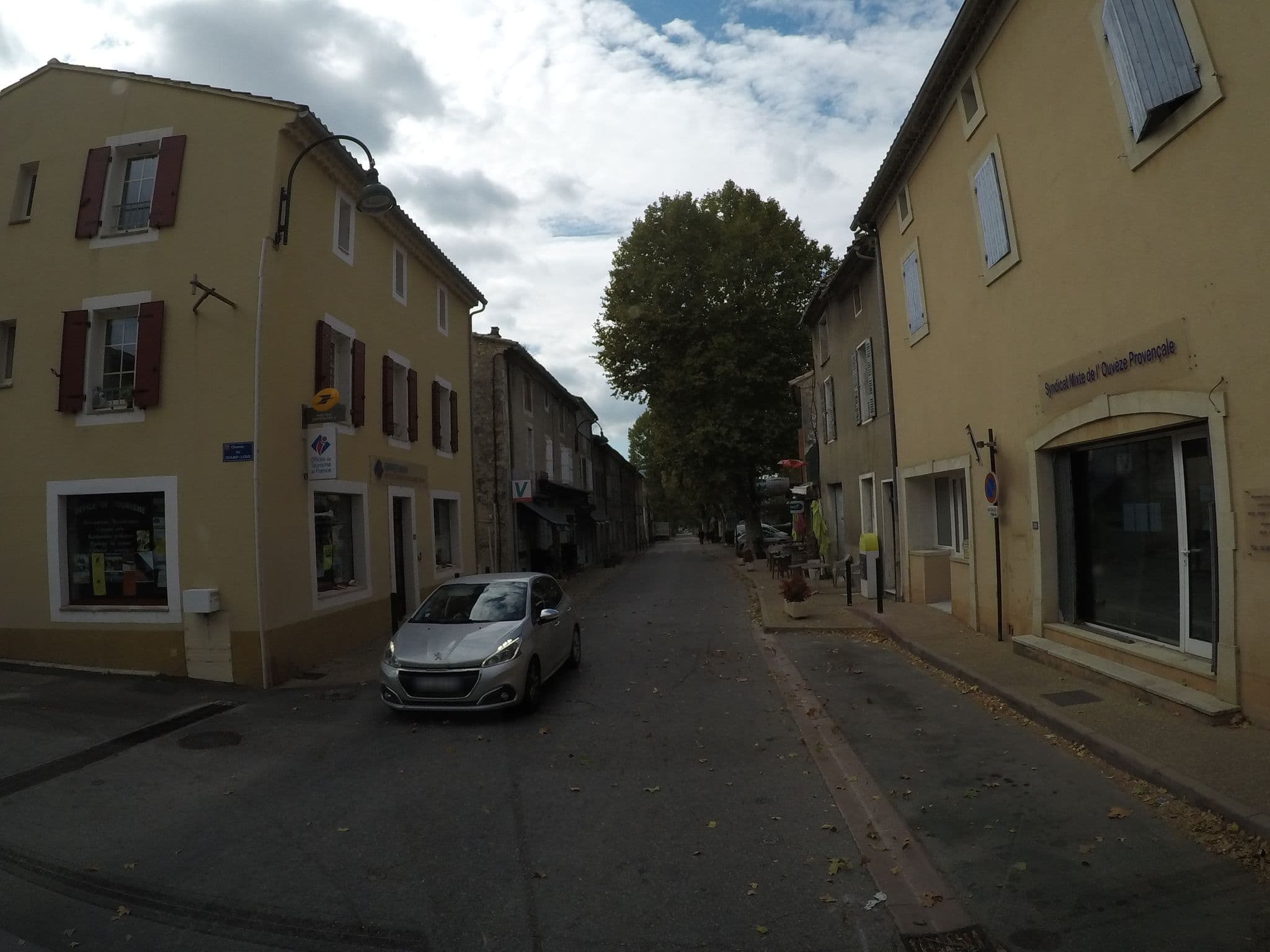 Street view near Hostellerie la Manescale, Malaucène — © yaron (CC BY-SA · Mapillary)