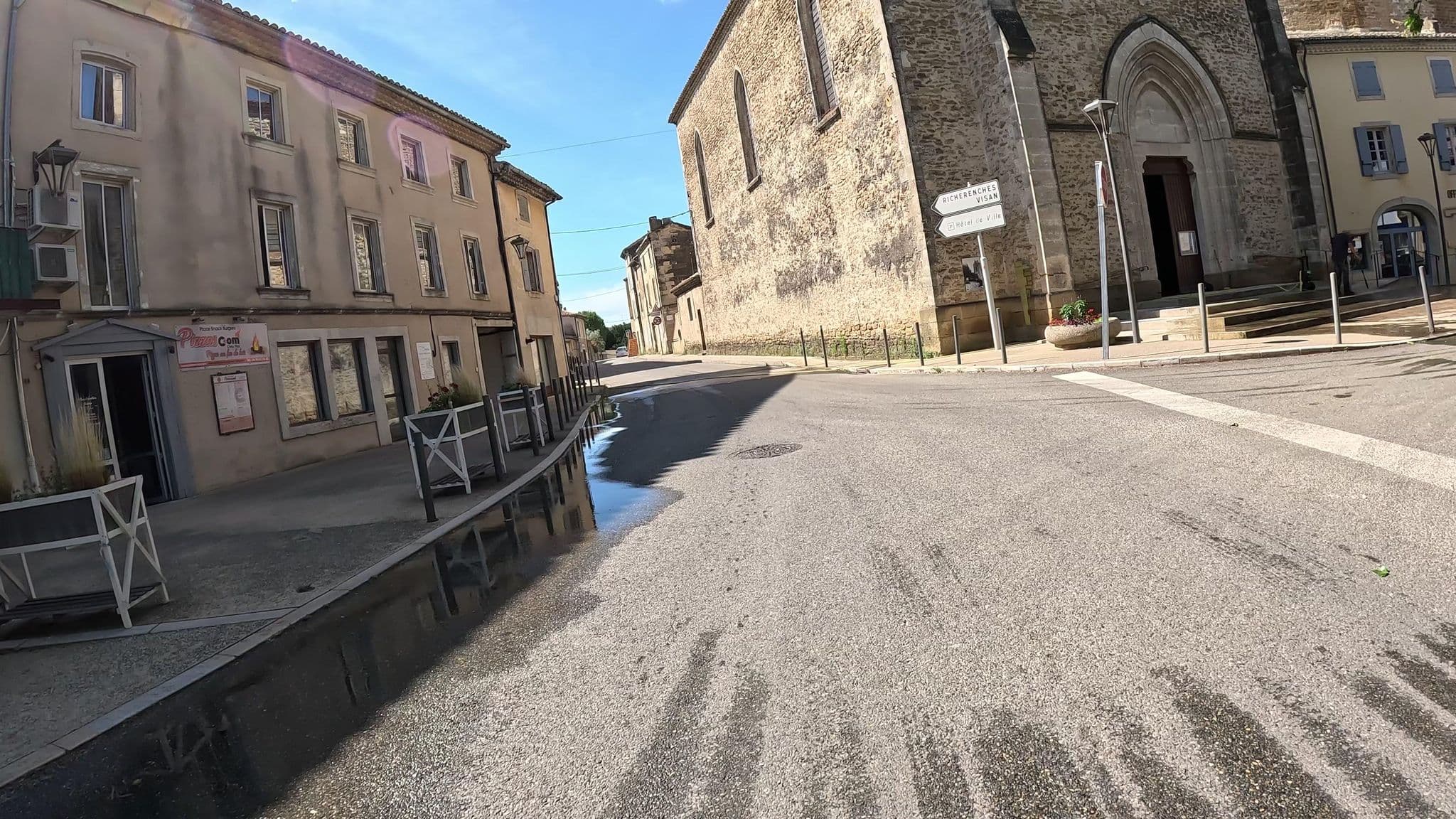 Street view near Mas du Sillot, Grillon — © madel (CC BY-SA · Mapillary)