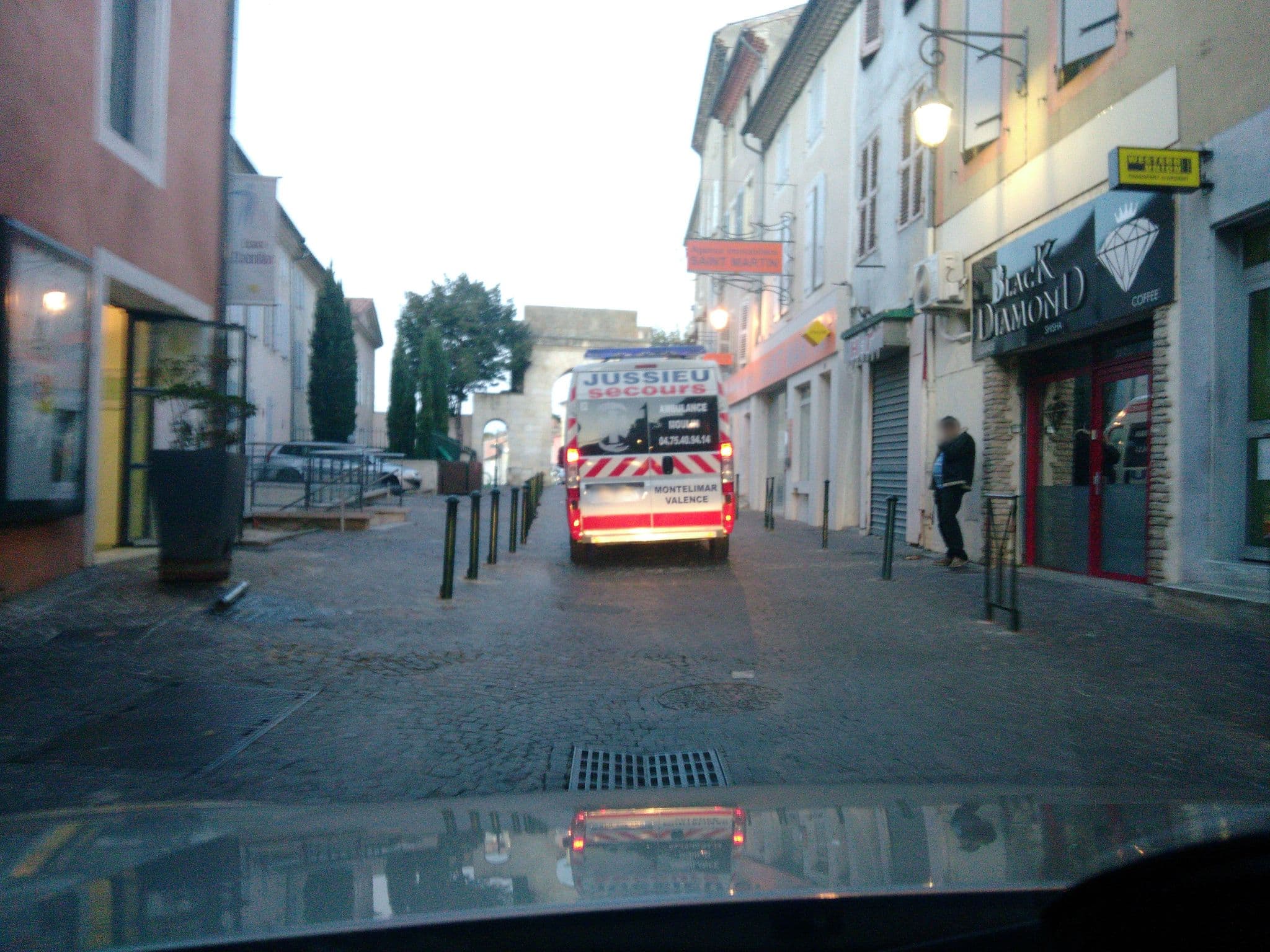 Street view near Le Cloitre de Sainte Croix, Montélimar — © hedaide (CC BY-SA · Mapillary)