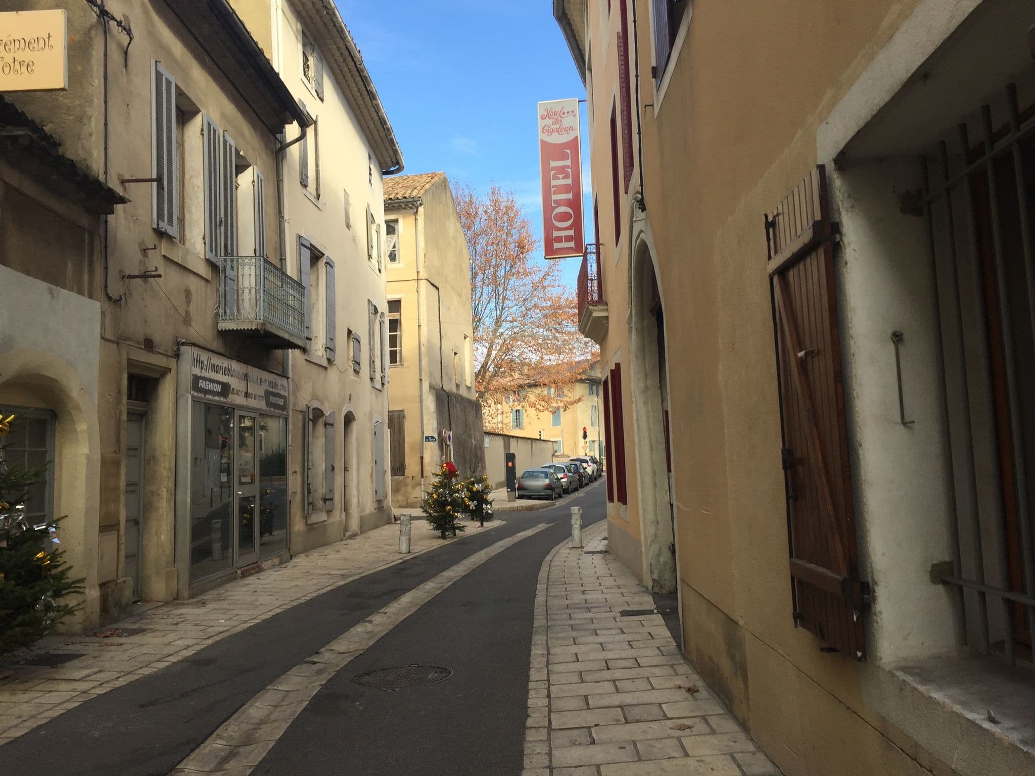 Street view near Hôtel Clarine Cigaloun, Orange — © zimmy (CC BY-SA · Mapillary)