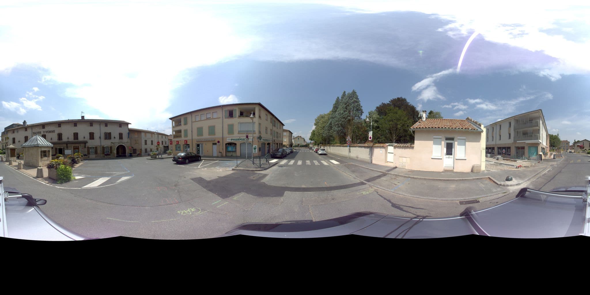 Street view near Logis Hotels Tante Yvonne, Quincieux — © hervew (CC BY-SA · Mapillary)