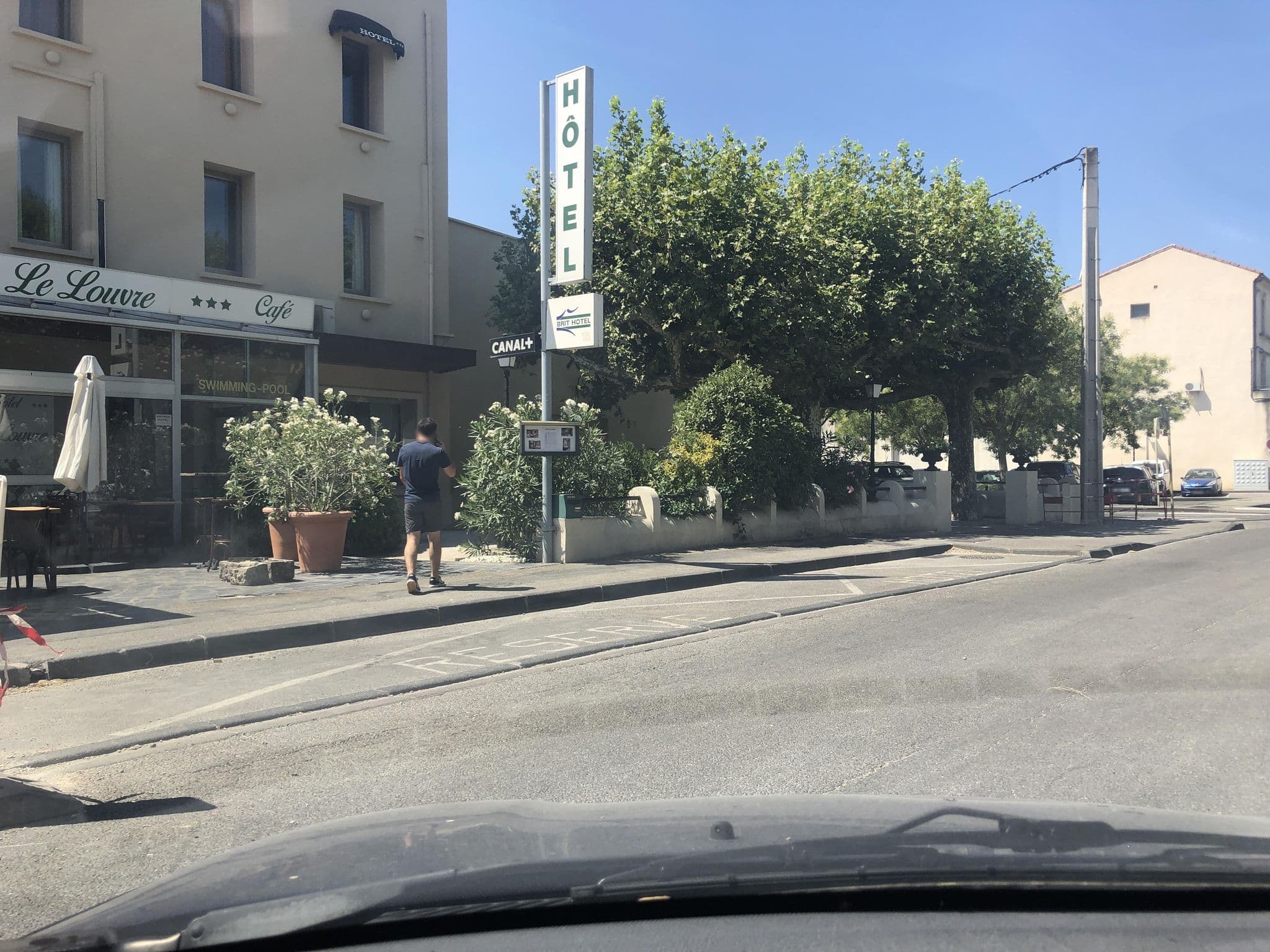 Street view near Hôtel de Provence Bar de la Gare, Orange — © zimmy (CC BY-SA · Mapillary)