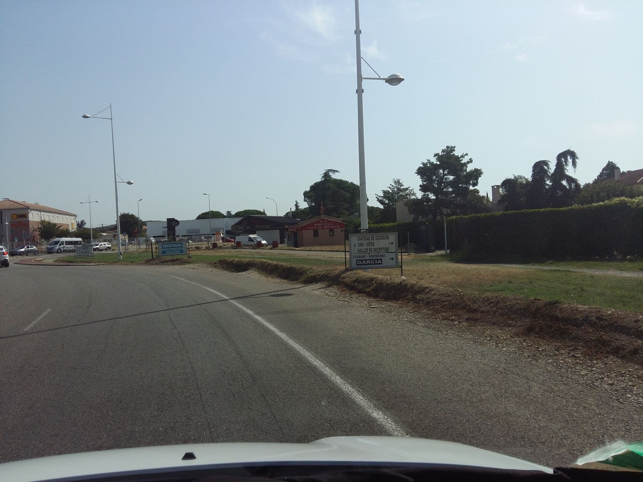 Street view near Hôtel Balladins Bollène, Bollène — © zimmy (CC BY-SA · Mapillary)