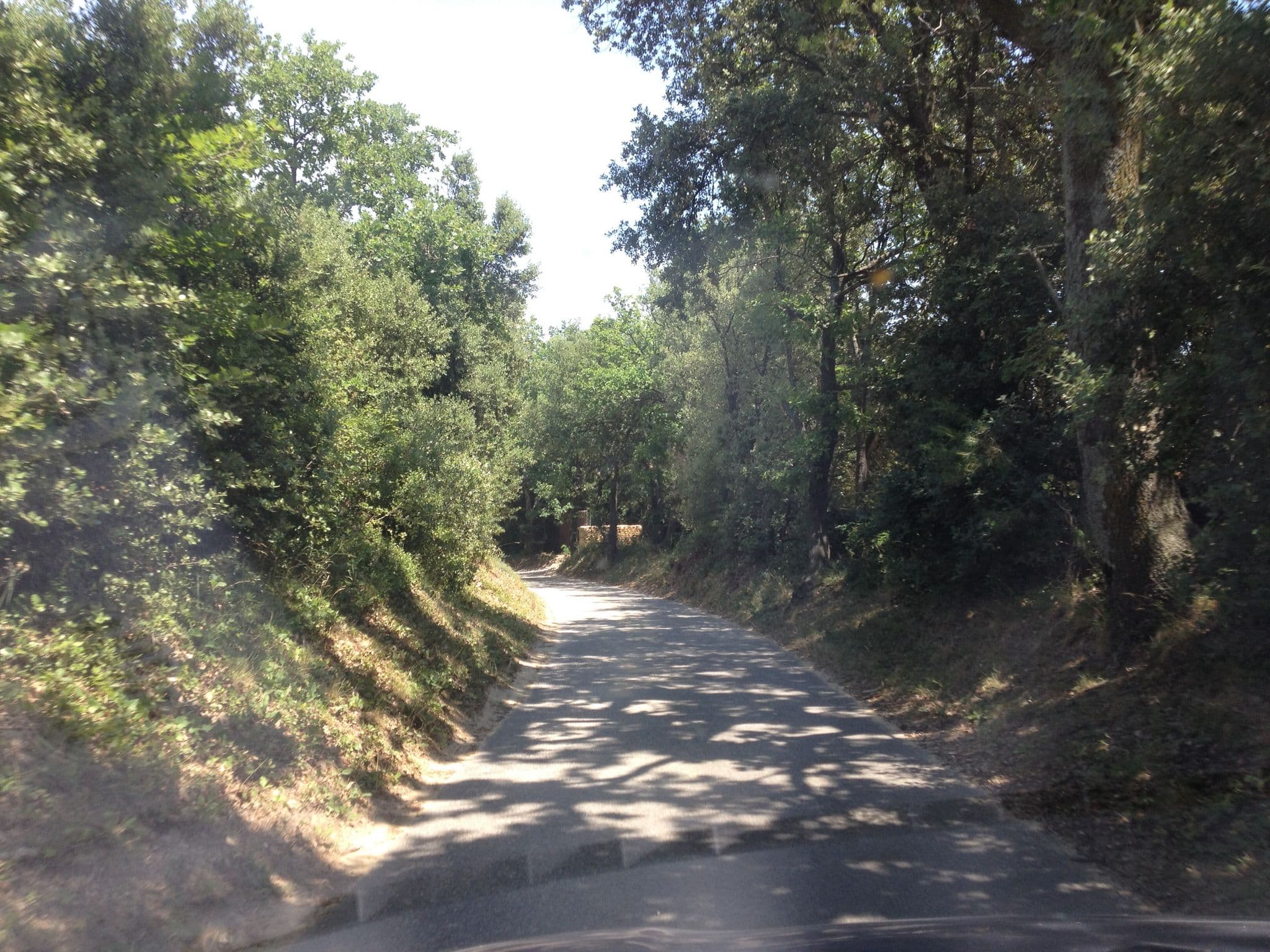 Street view near La Cigale de Mùnegu, Uchaux — © zimmy (CC BY-SA · Mapillary)