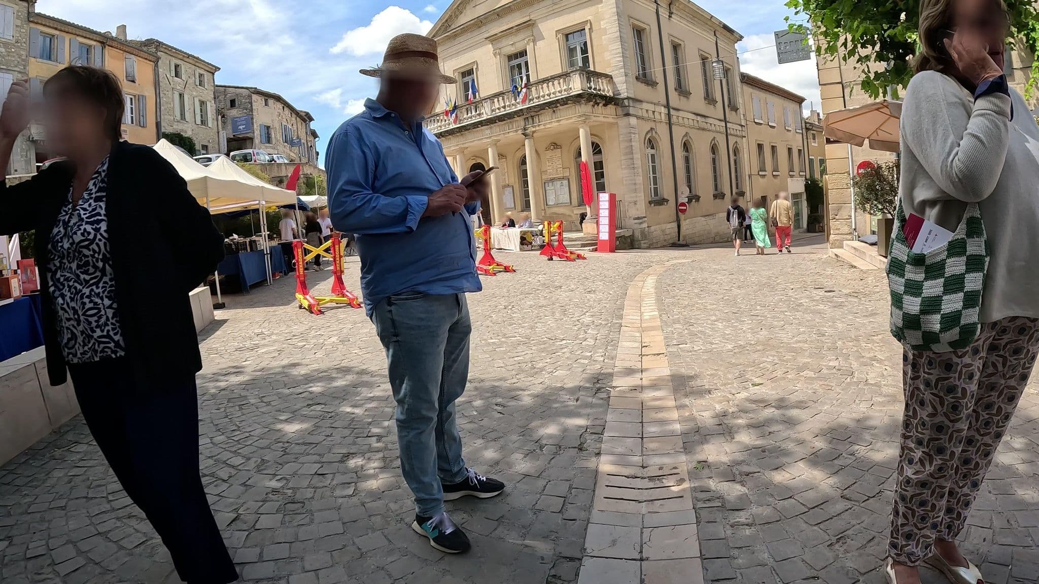 Street view near L'Alcôve et l'Atelier, Grignan — © madel (CC BY-SA · Mapillary)
