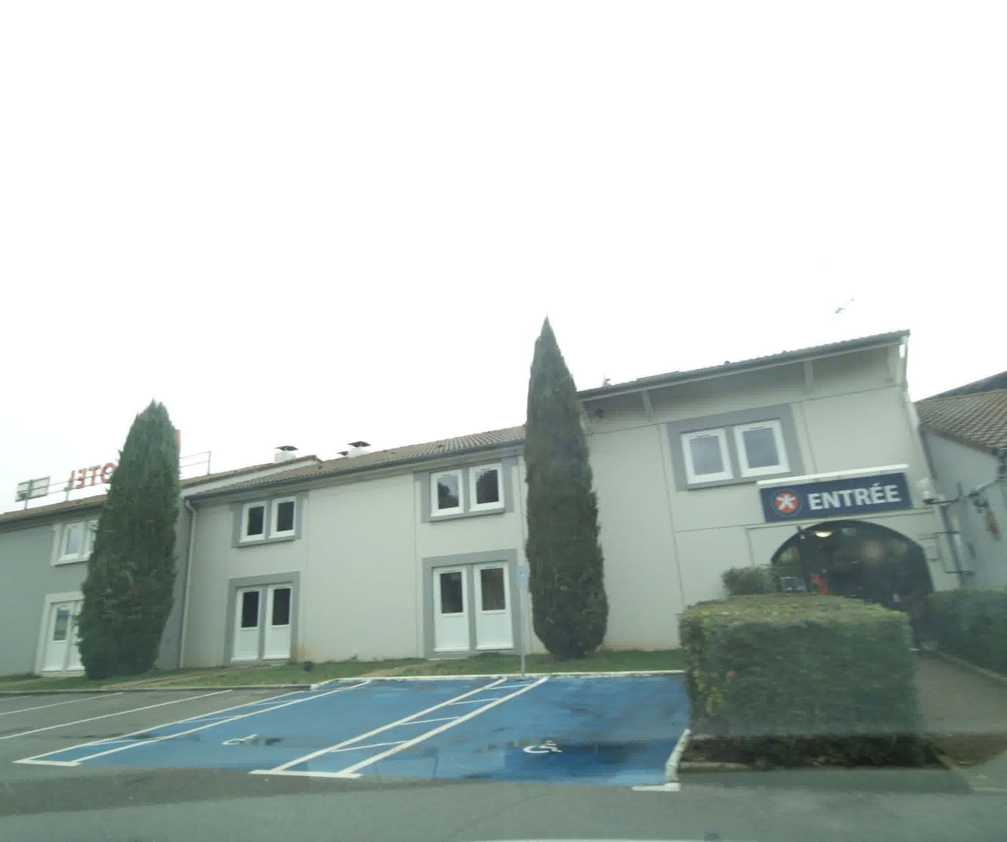 Street view near Hotel Balladins, Bourg-lès-Valence — © sogefi (CC BY-SA · Mapillary)