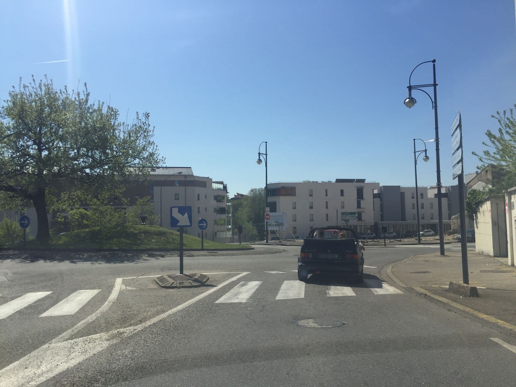 Street view near Comfort Inn, Romans-sur-Isère — © zimmy (CC BY-SA · Mapillary)