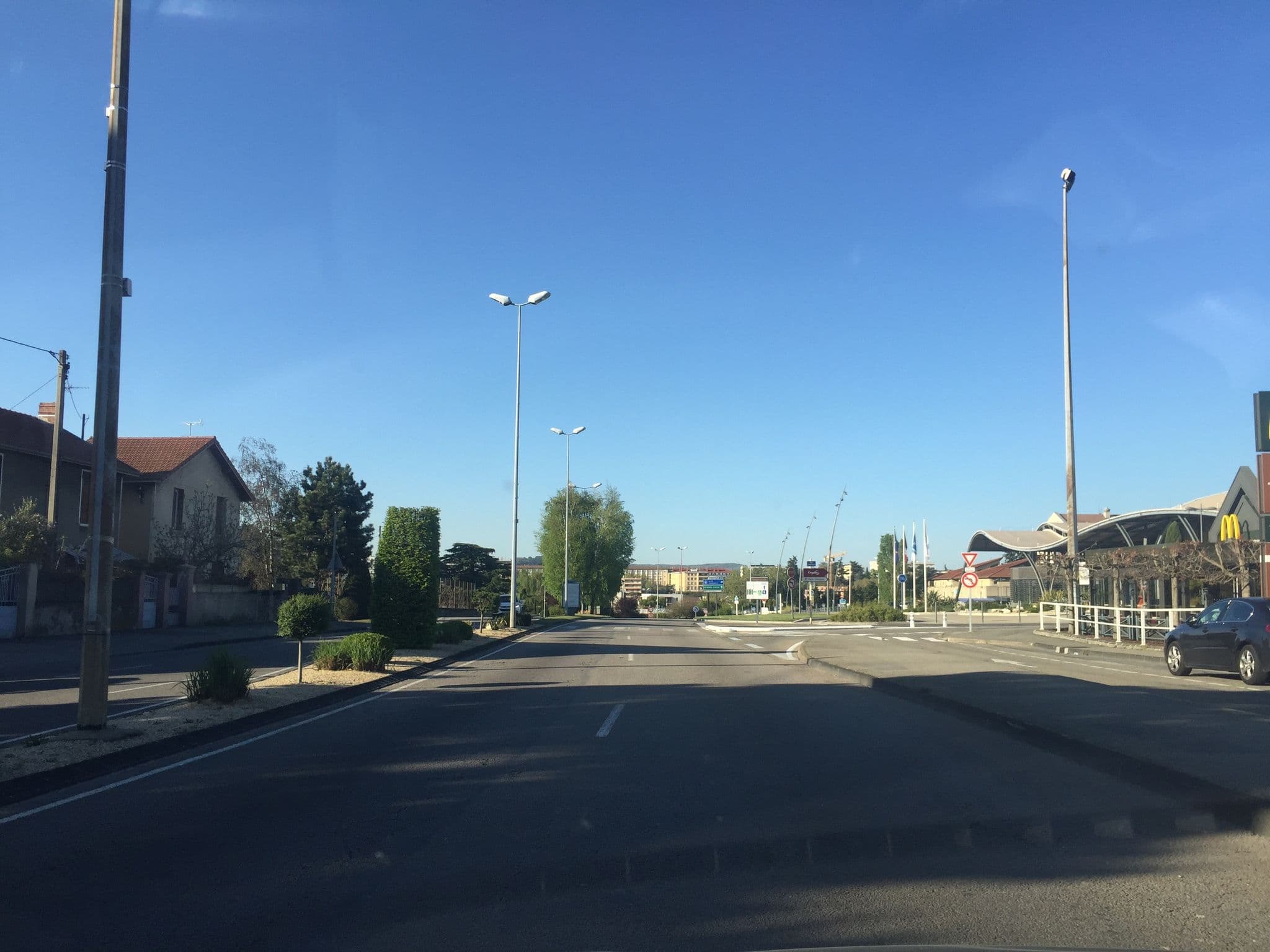 Street view near Cat Hôtel, Bourg-de-Péage — © zimmy (CC BY-SA · Mapillary)