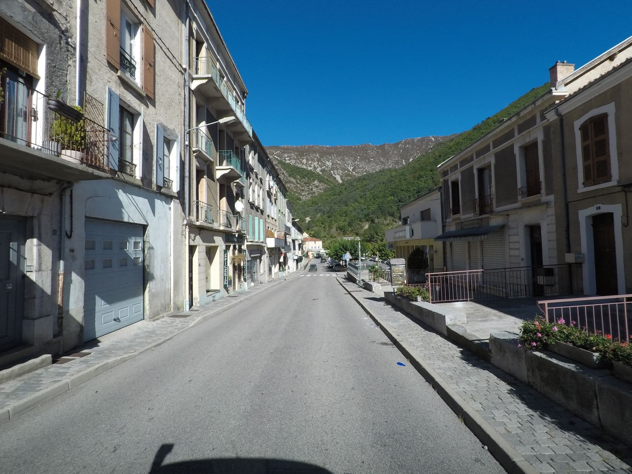 Street view near Le Soustet des Auches, Serres — © yaron (CC BY-SA · Mapillary)