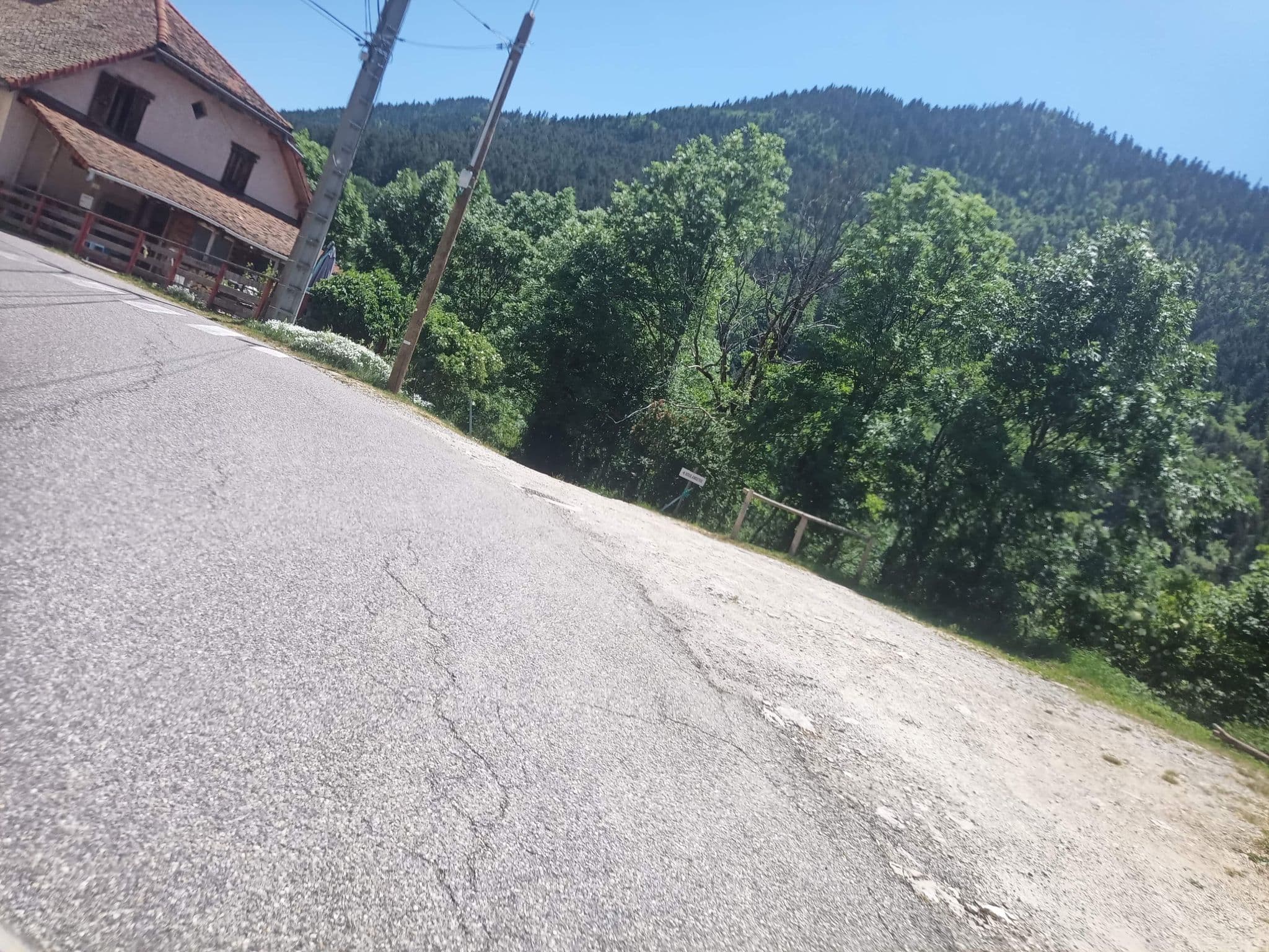 Street view near La Sauvagine, Mens — © connermacleod69 (CC BY-SA · Mapillary)