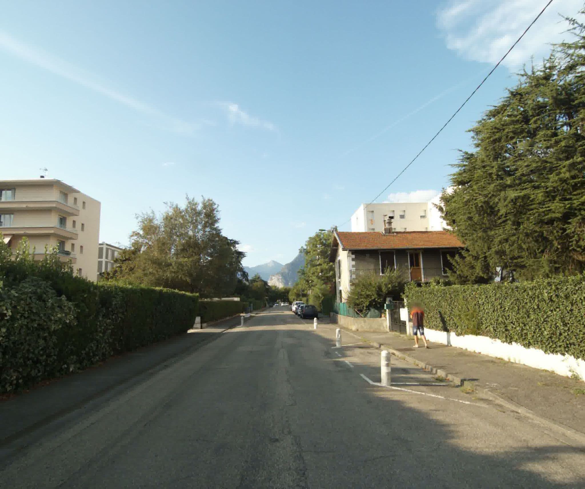 Street view near Adoma Résidence les Rives du Drac, Seyssinet-Pariset — © sogefi (CC BY-SA · Mapillary)