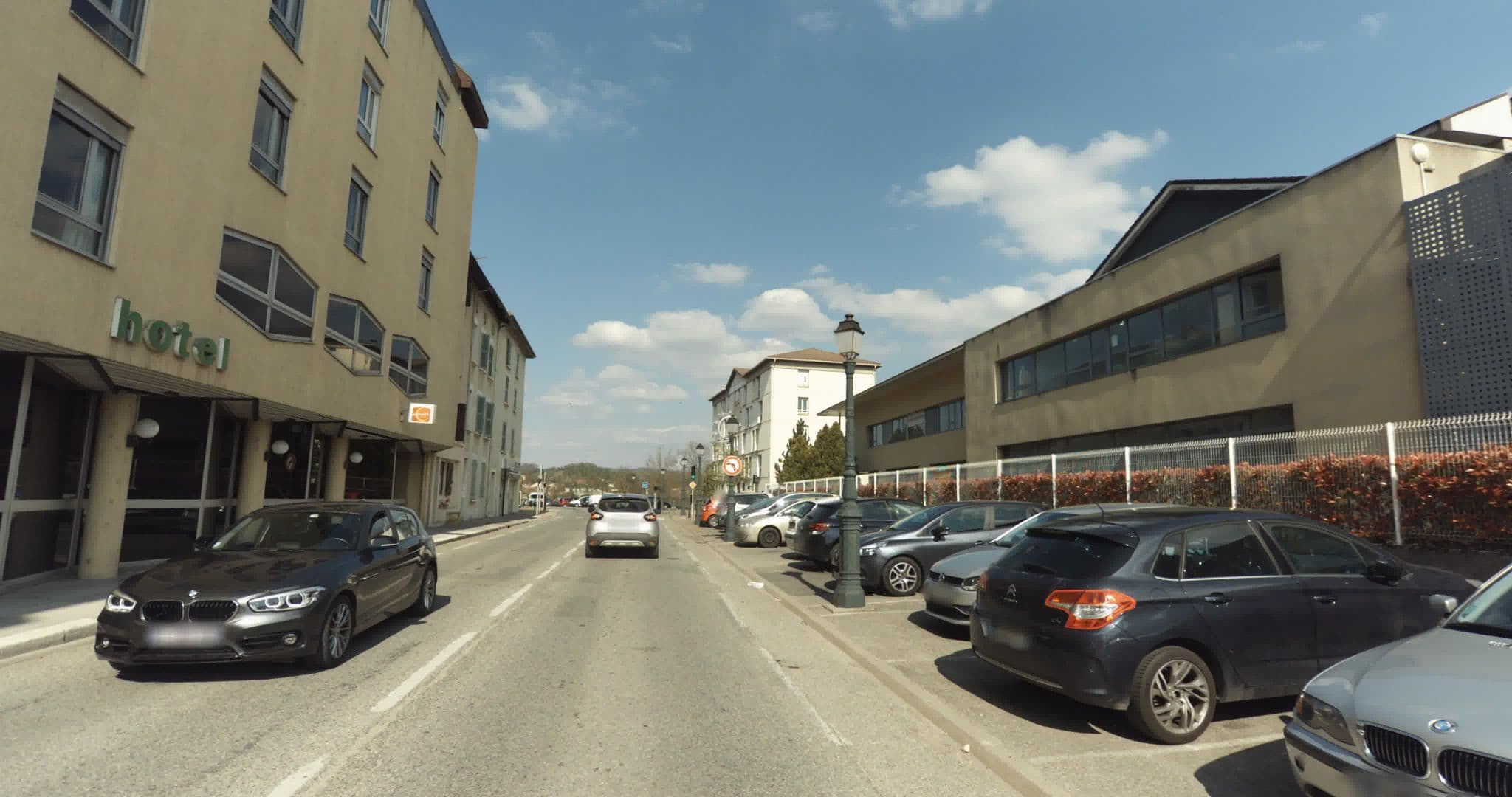 Street view near Hôtel les Portes du Vercors, Saint-Marcellin — © sogefi (CC BY-SA · Mapillary)